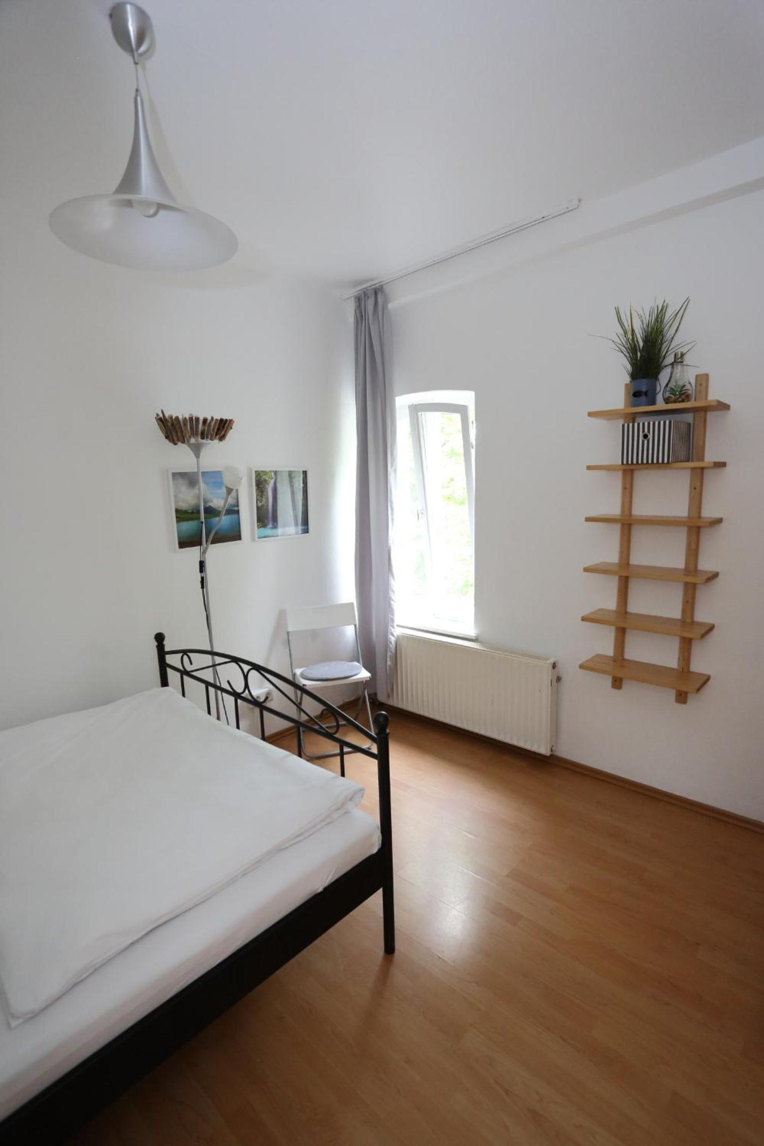 Single Room with Shared Bathroom photo 3