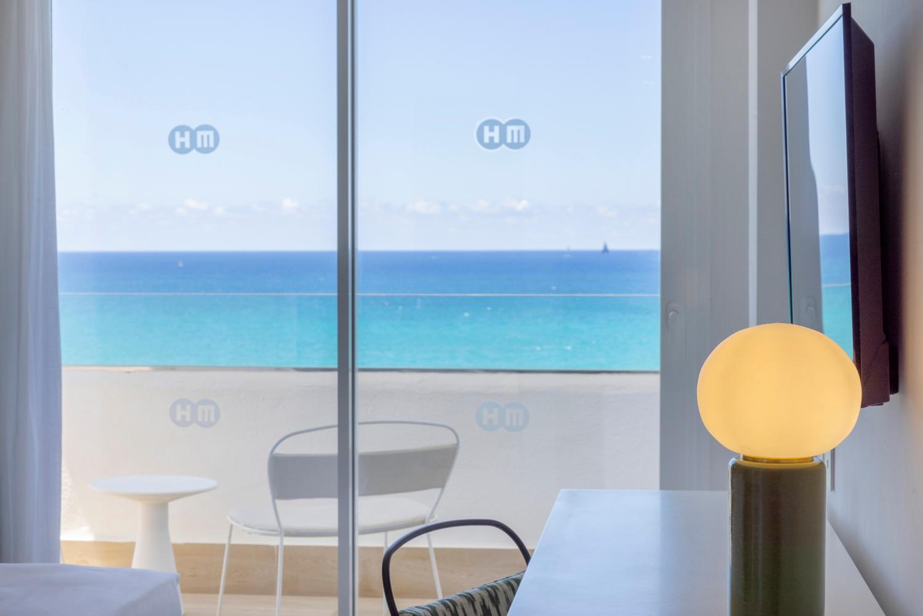 Premium Twin Room Sea View with Balcony