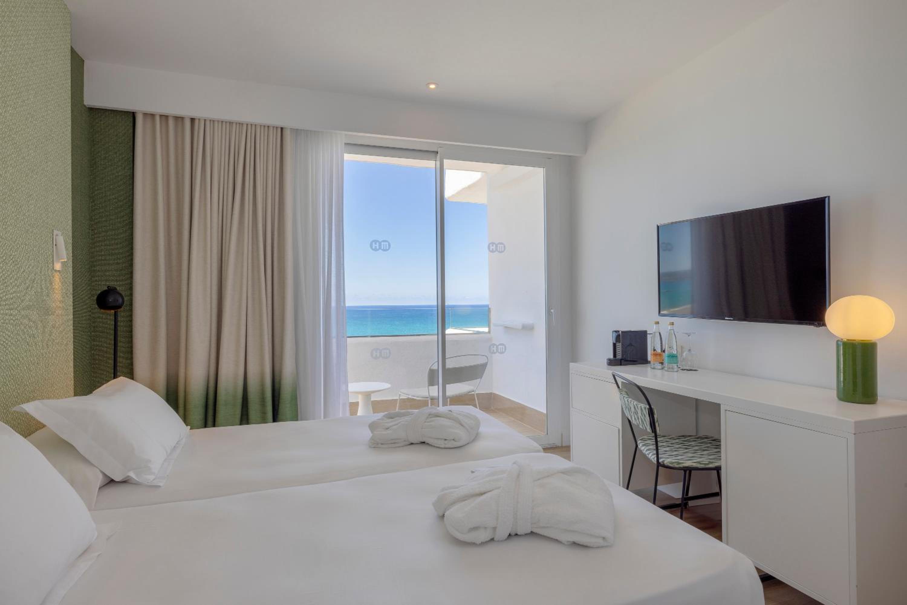 Premium Twin Room Sea View with Balcony