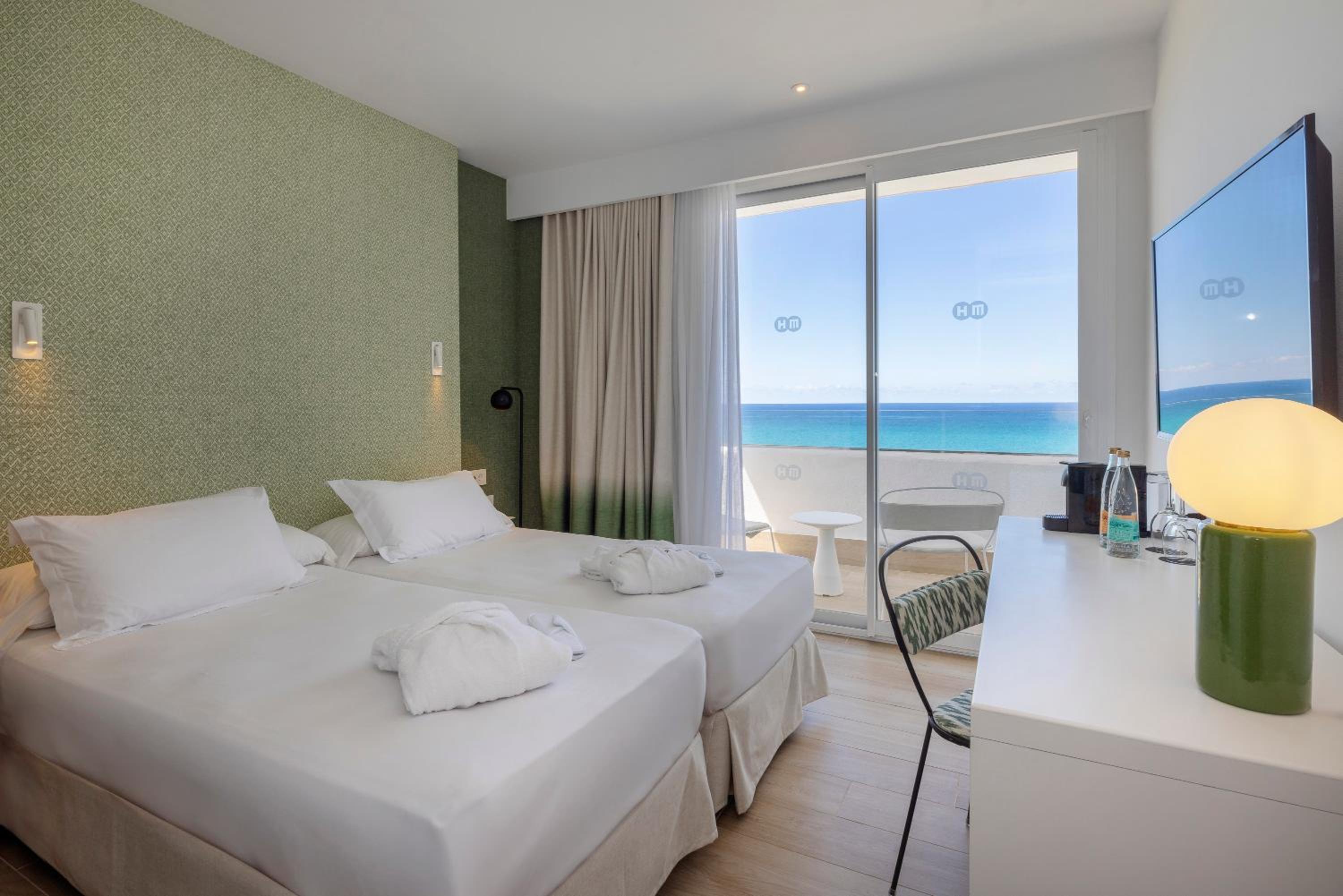 Premium Twin Room Sea View with Balcony