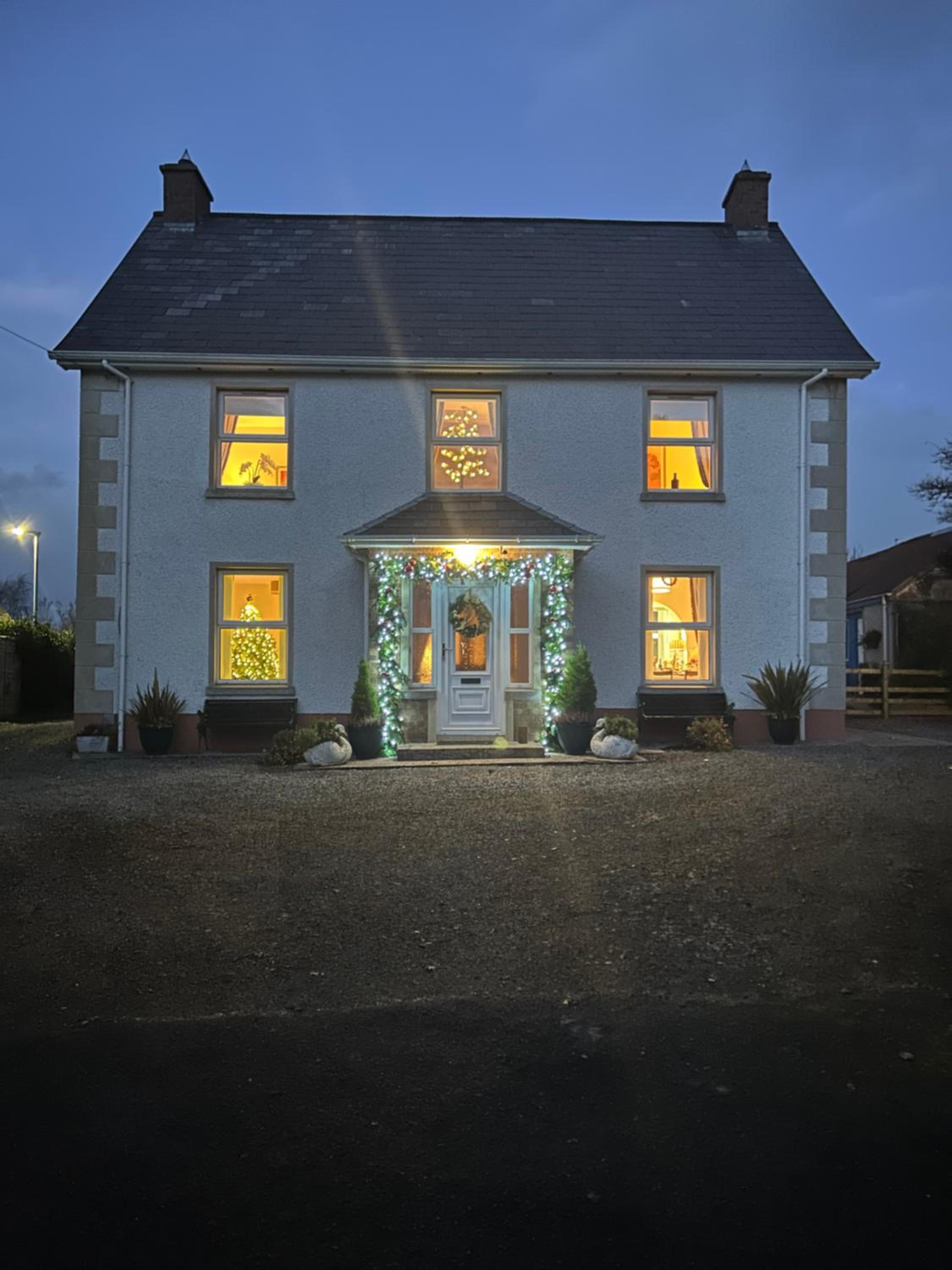 Four-Bedroom House photo 2
