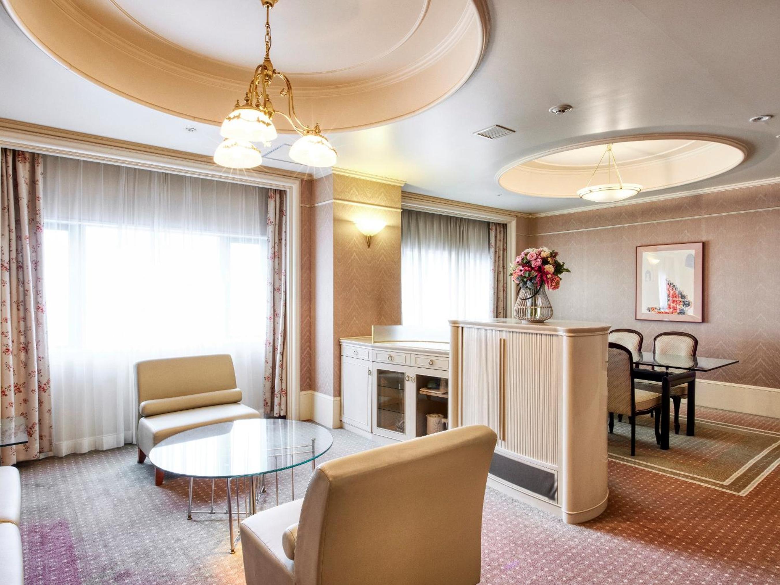 Royal Pines Suite - Smoking photo 3