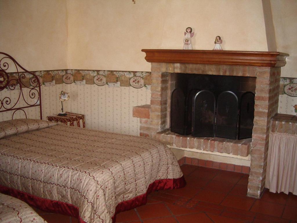 Twin Room with Private Bathroom photo 3