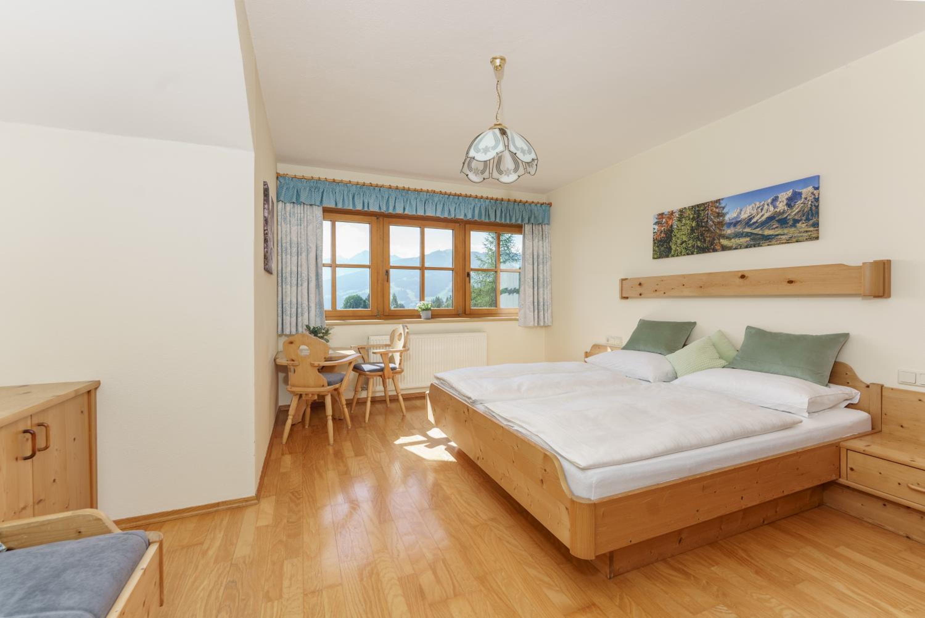 Apartment with Mountain View photo 2