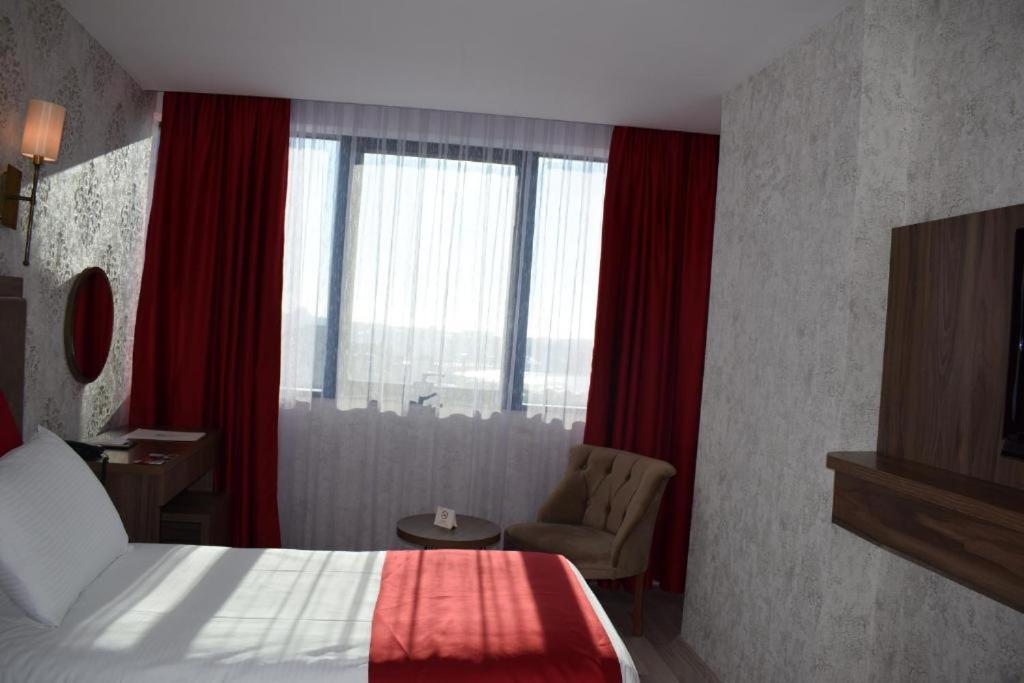Deluxe Double Or Twin Room With Sea View photo 3