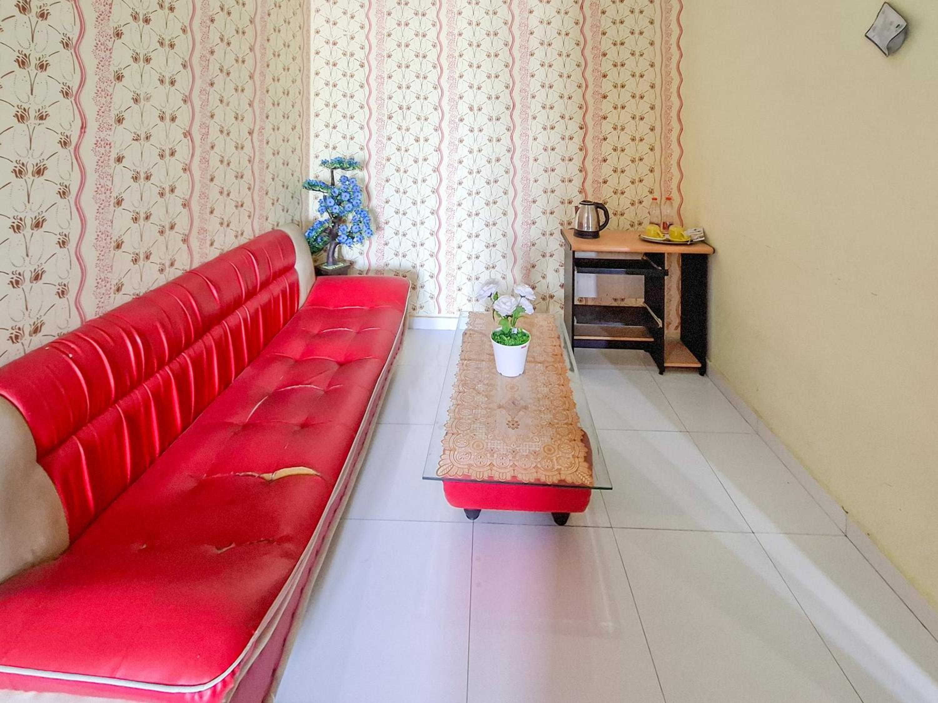 Family Room - Photo 5