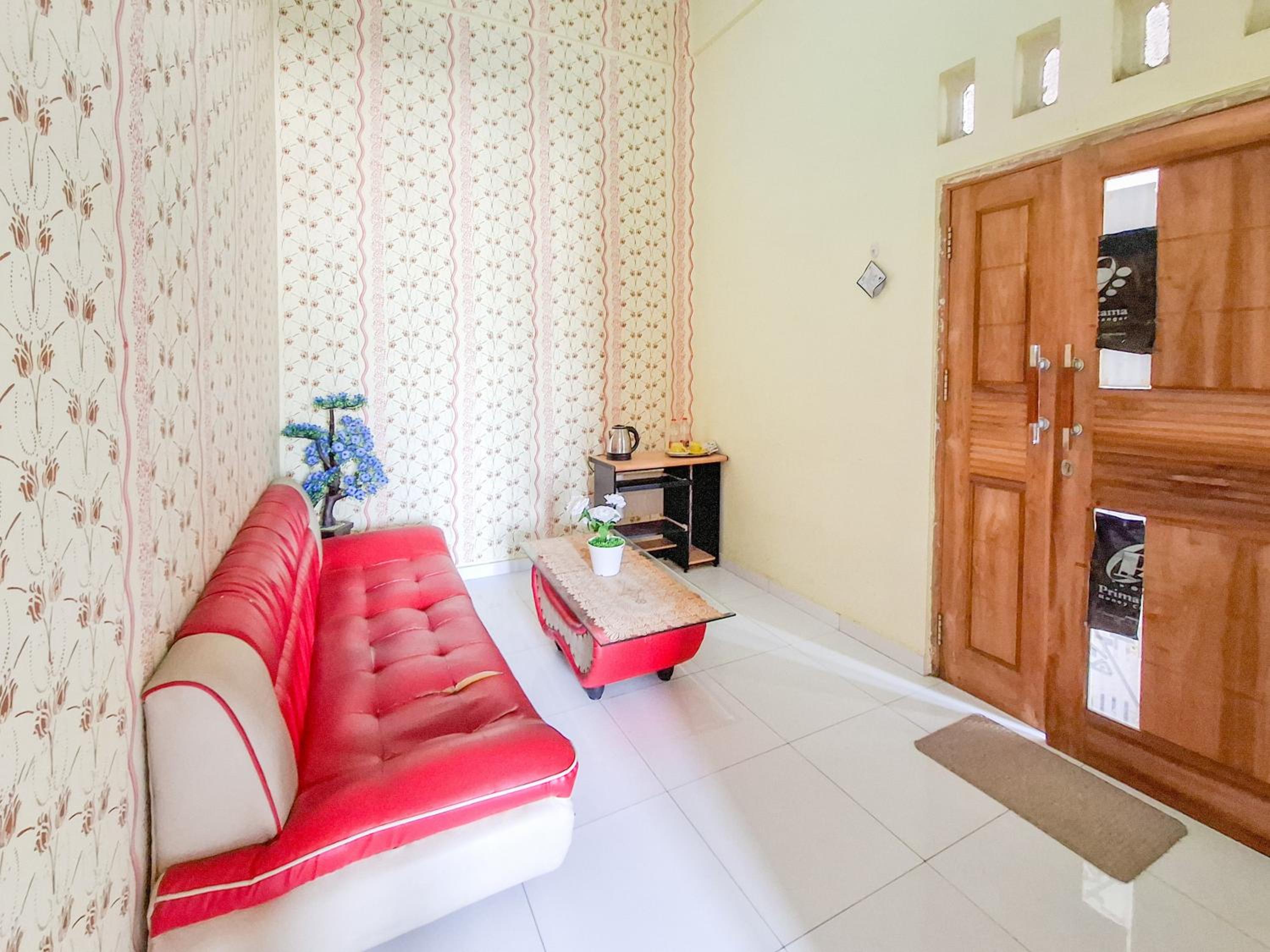 Family Room - Photo 6