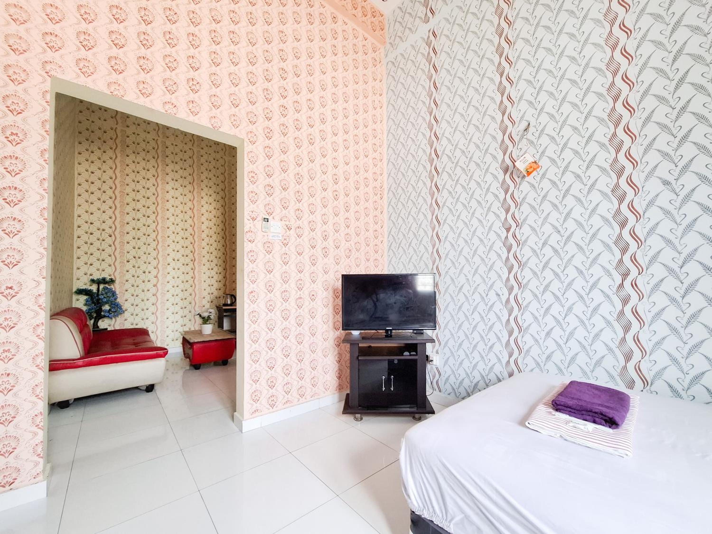 Family Room - Photo 9