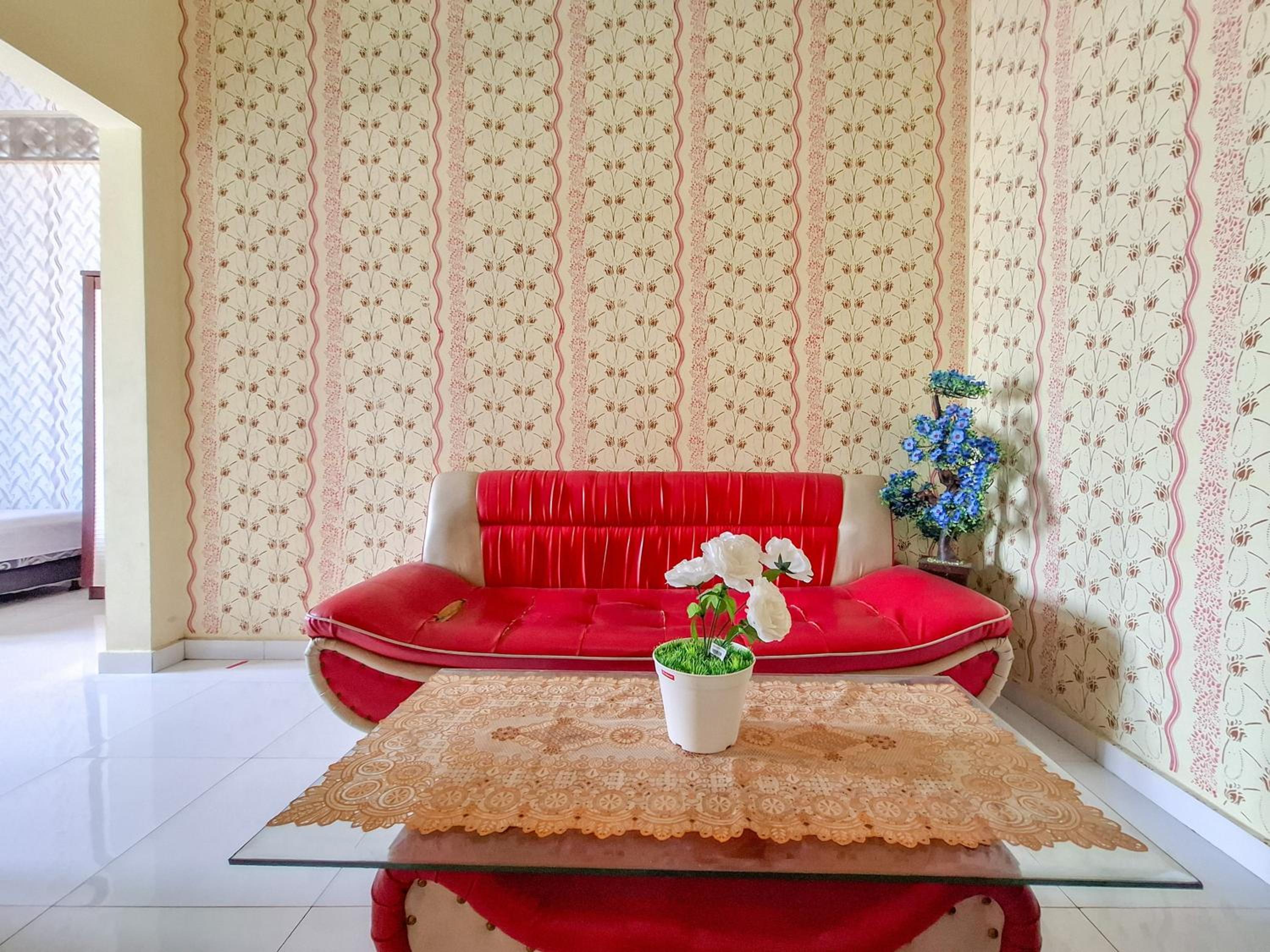 Family Room - Photo 16