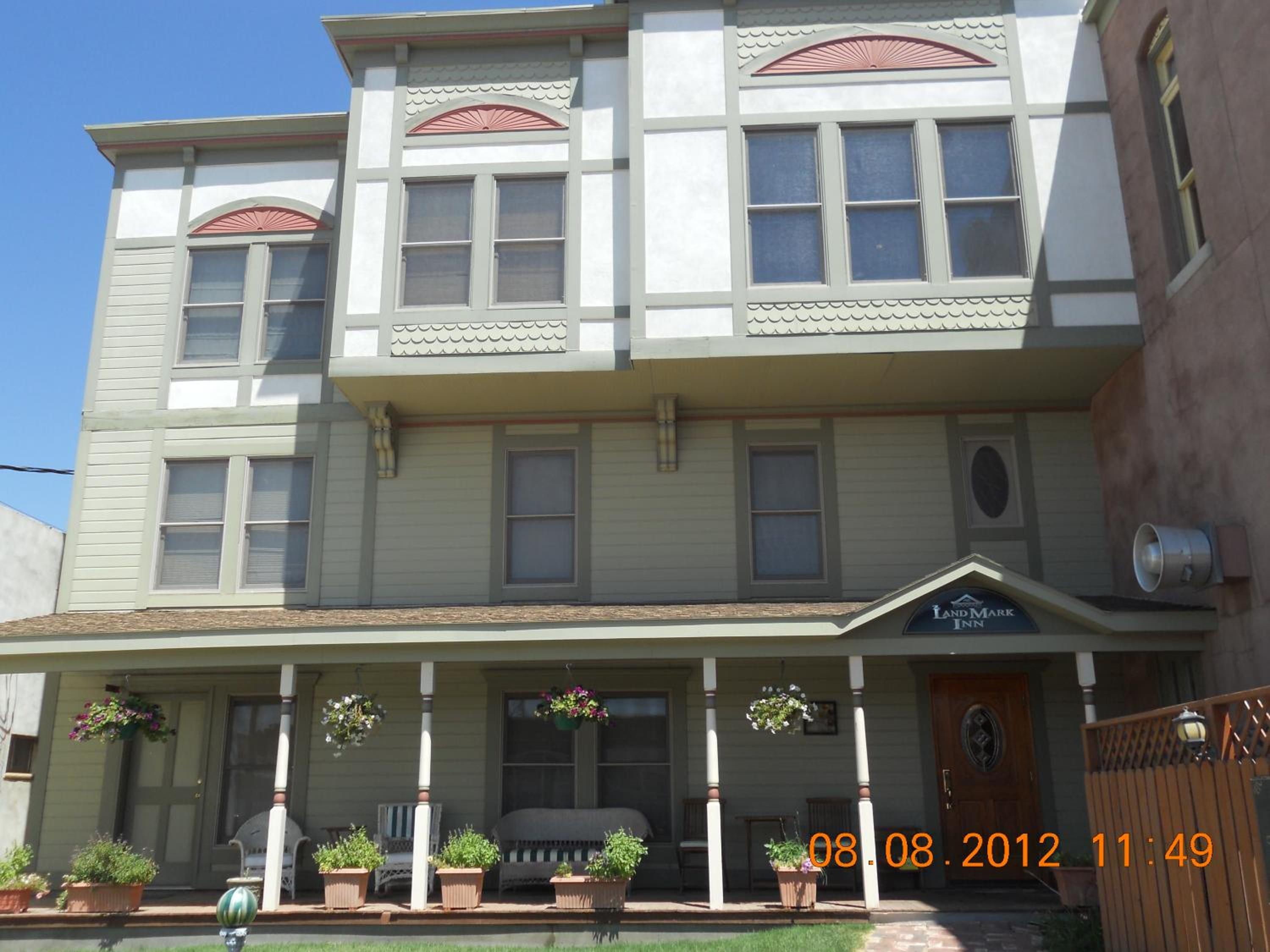 Queen Suite photo 3