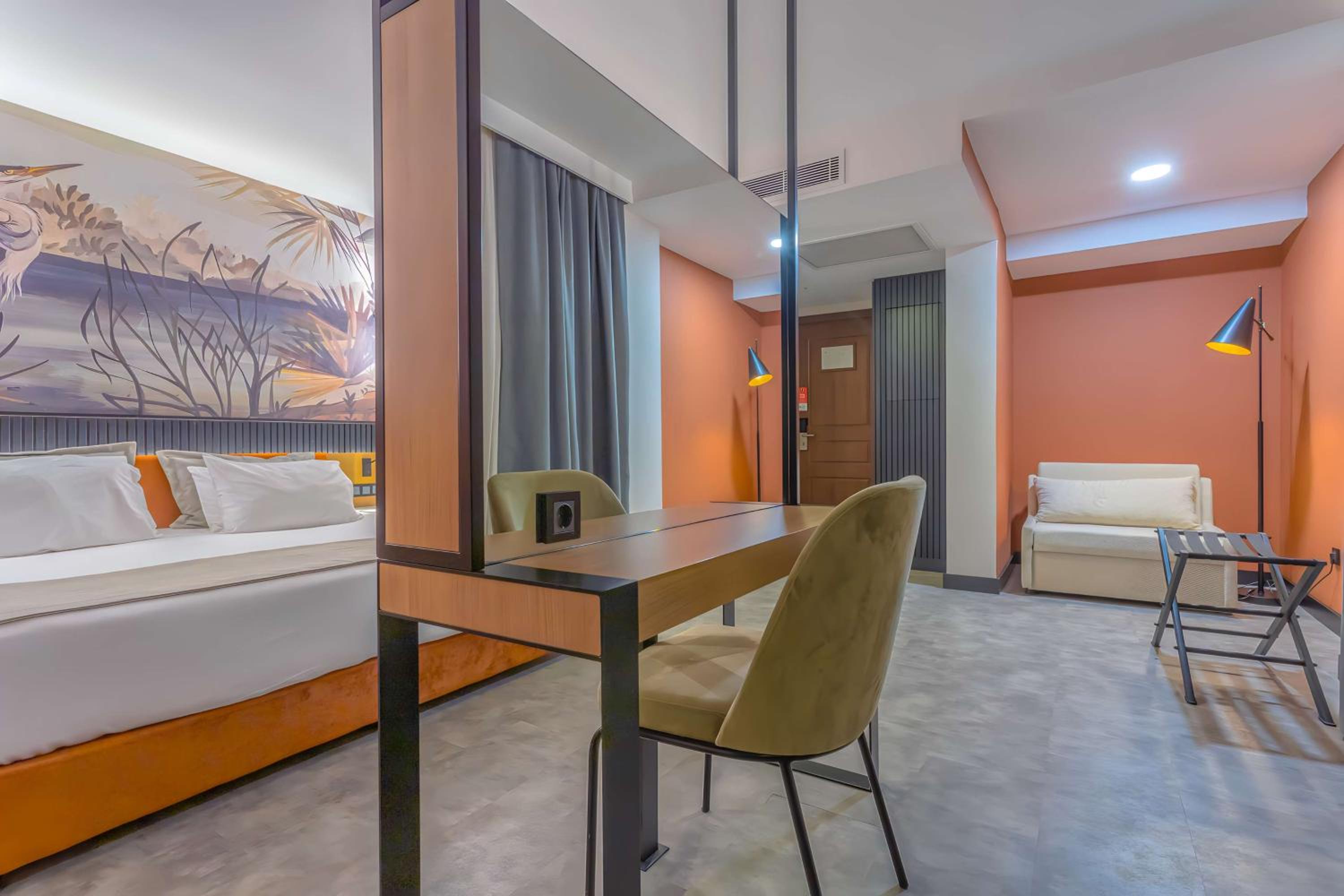 Deluxe King Suite with Sofa Bed - Non-Smoking - Photo 13