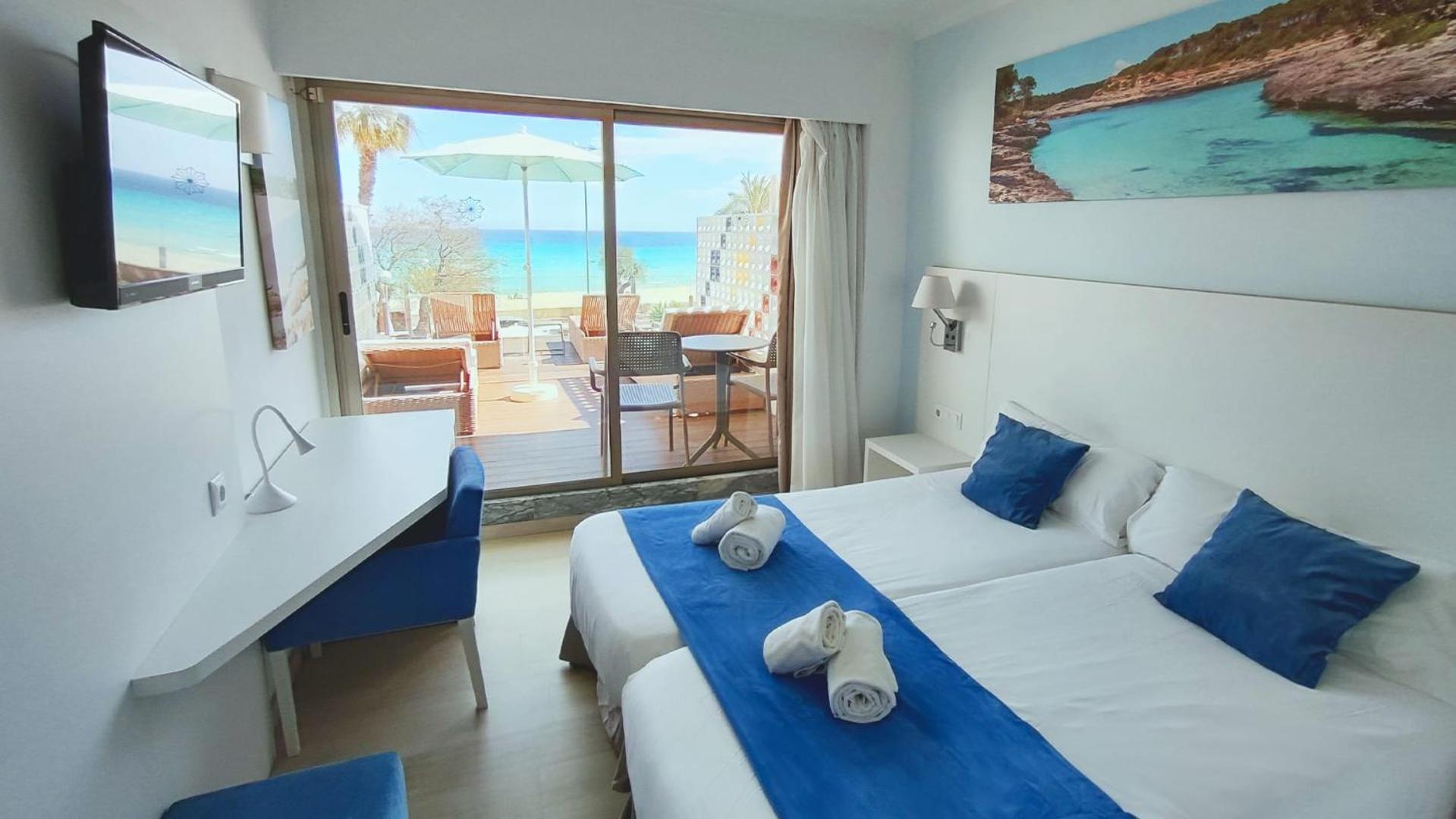 Twin Room with Sea View - Photo 6