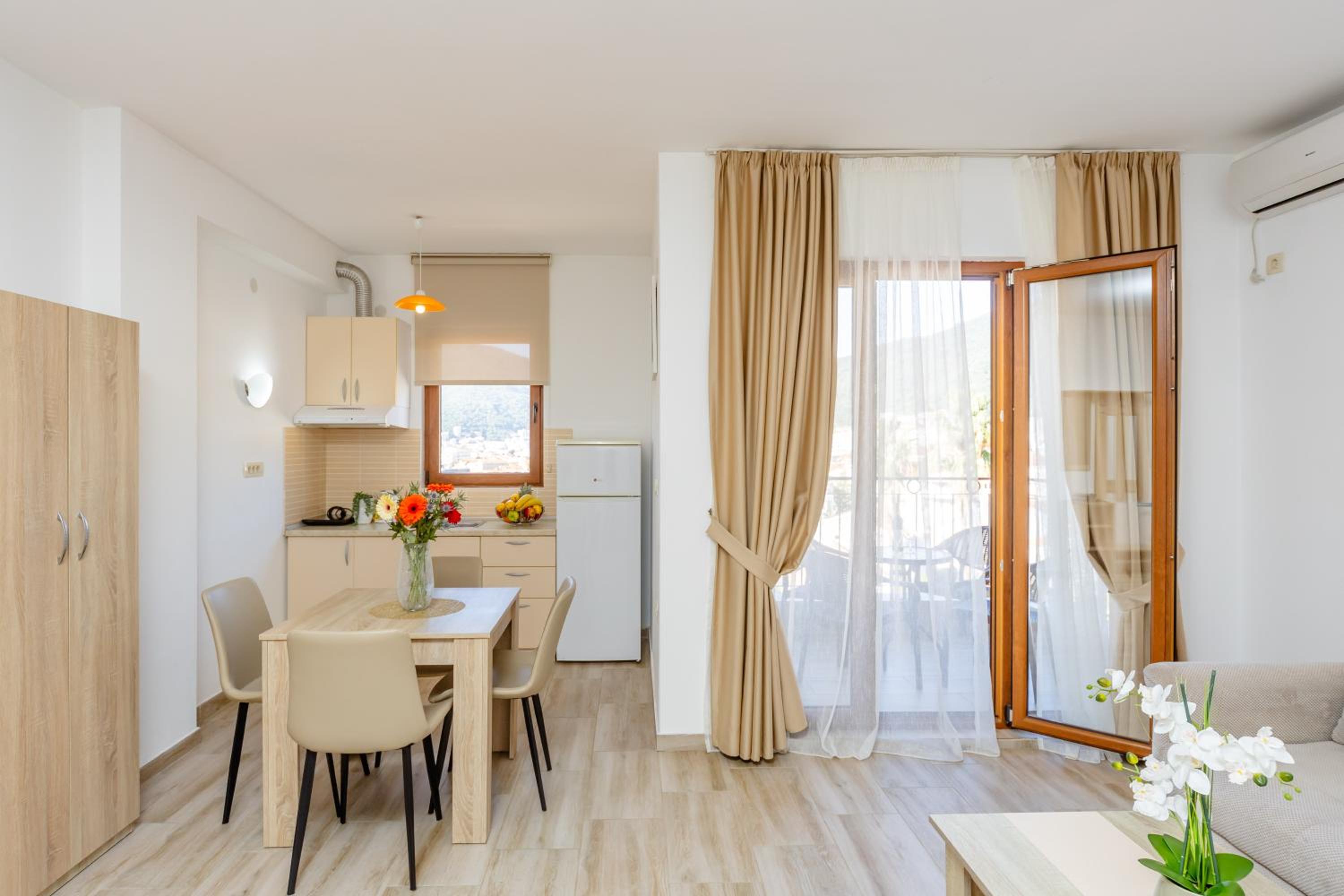  One-Bedroom Apartment with Balcony - Photo 20