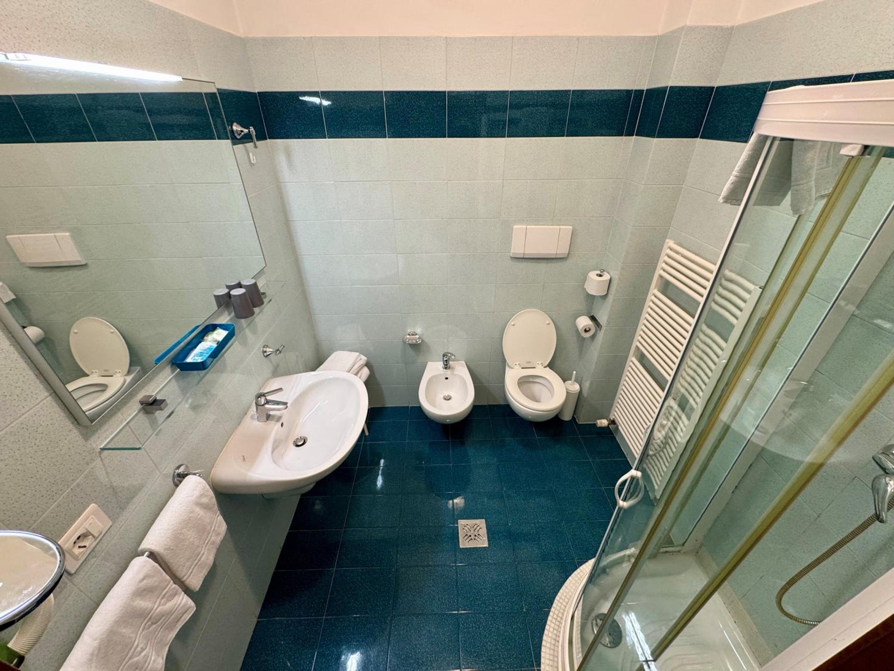 Triple Room - Photo 11