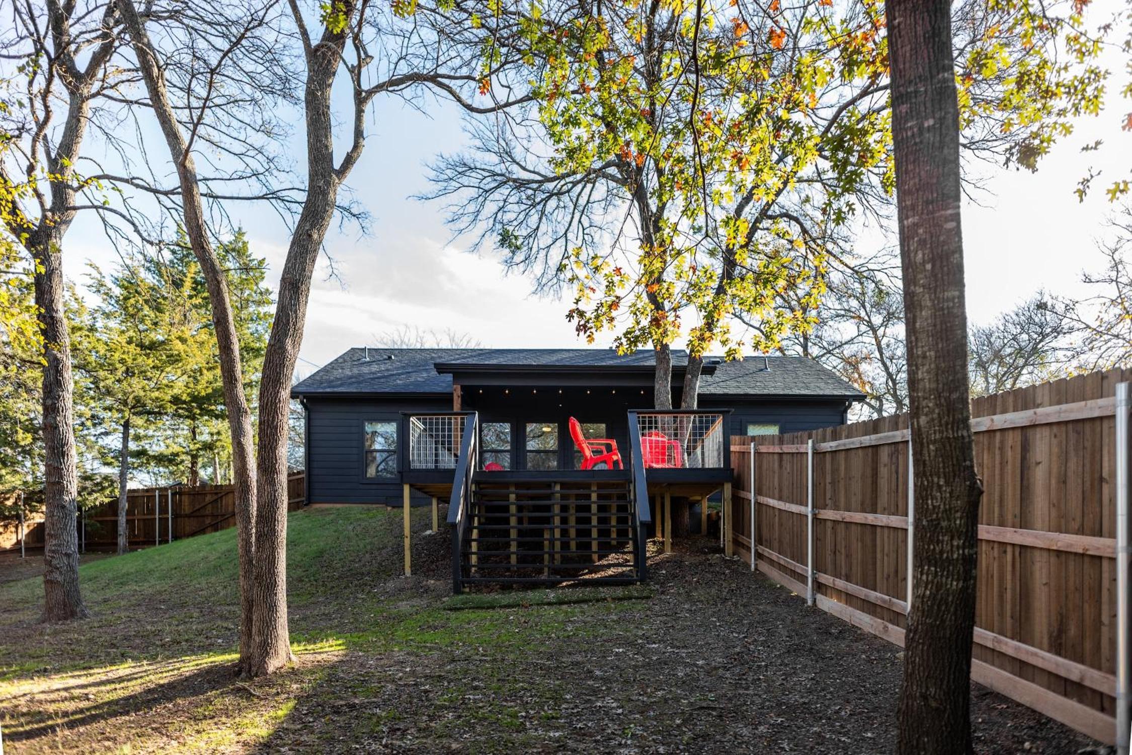 Three-Bedroom House photo 2