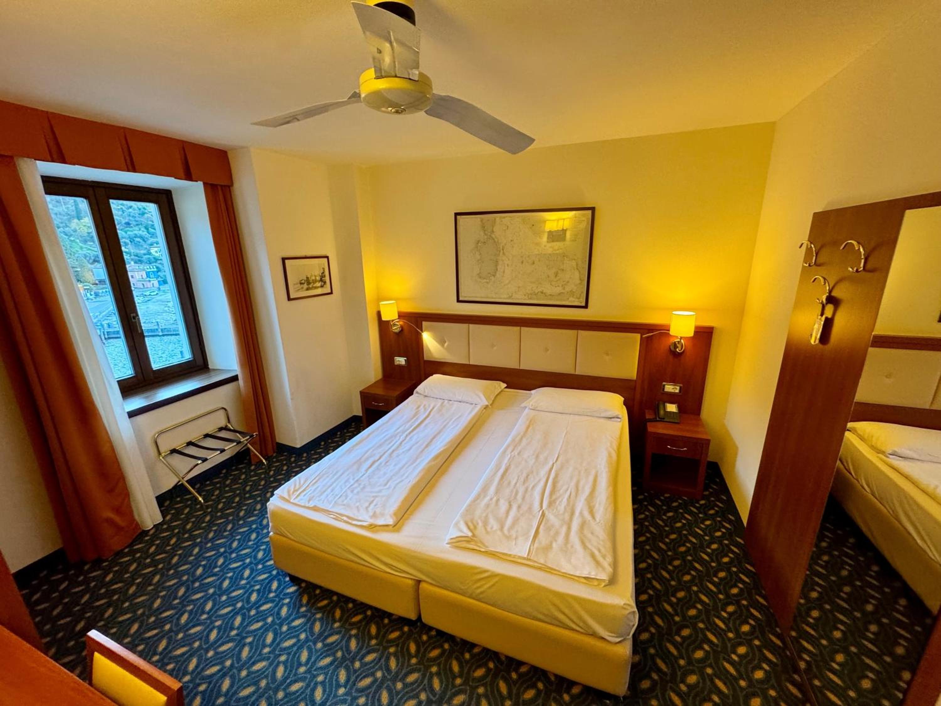 Double or Twin Room with Harbor View - Photo 11