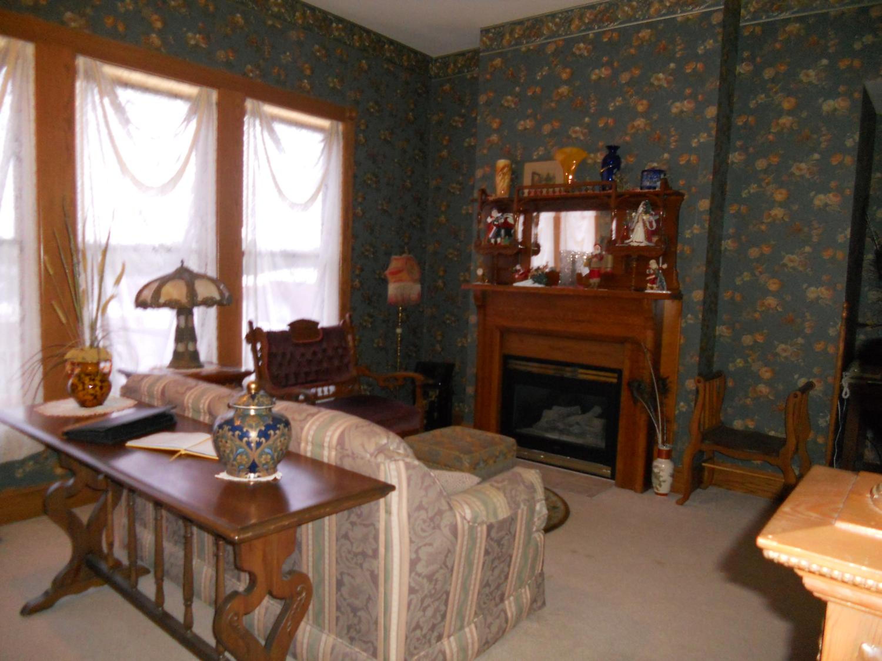 Deluxe Queen Suite photo 1
