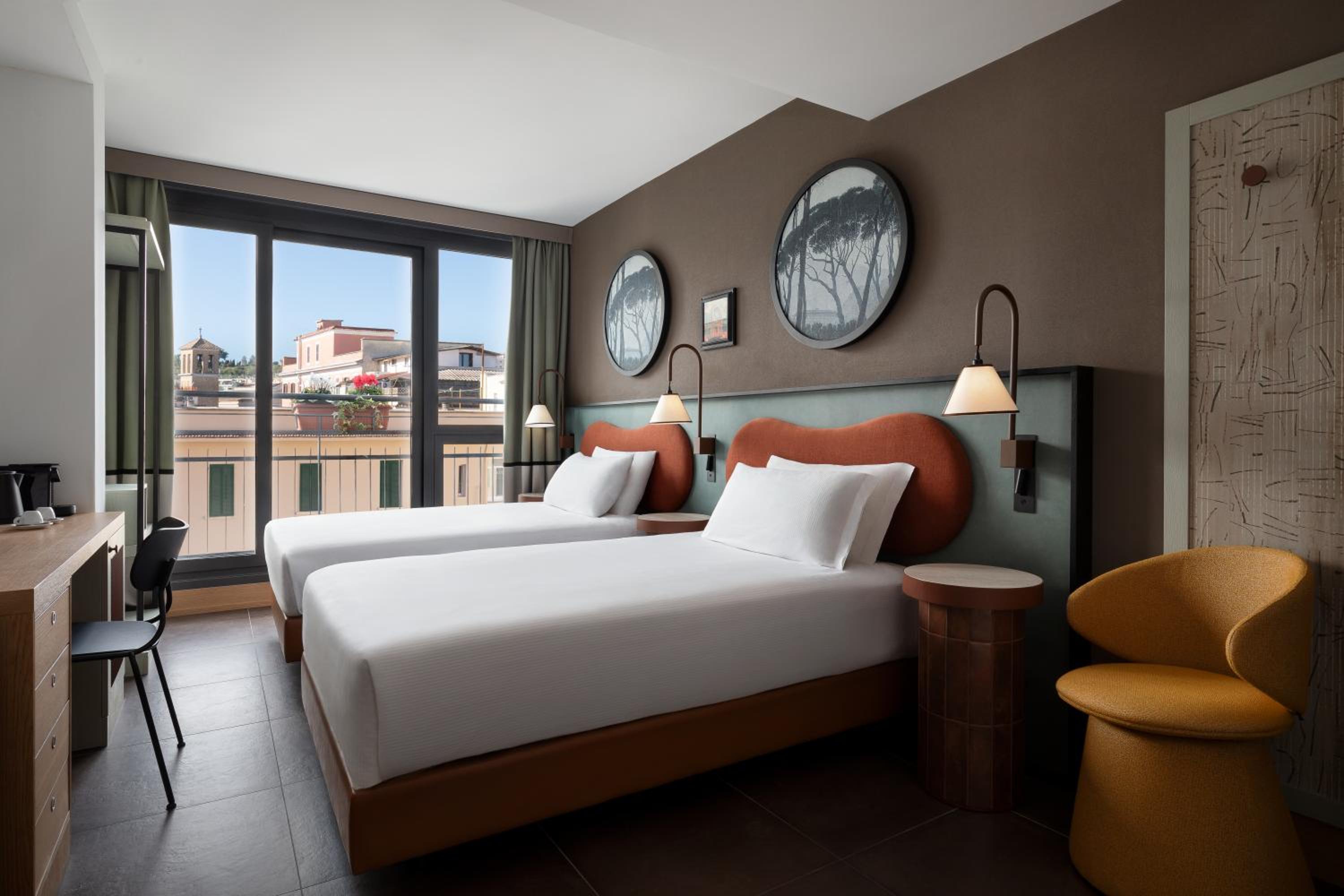 Superior Twin Room thumbnail 5