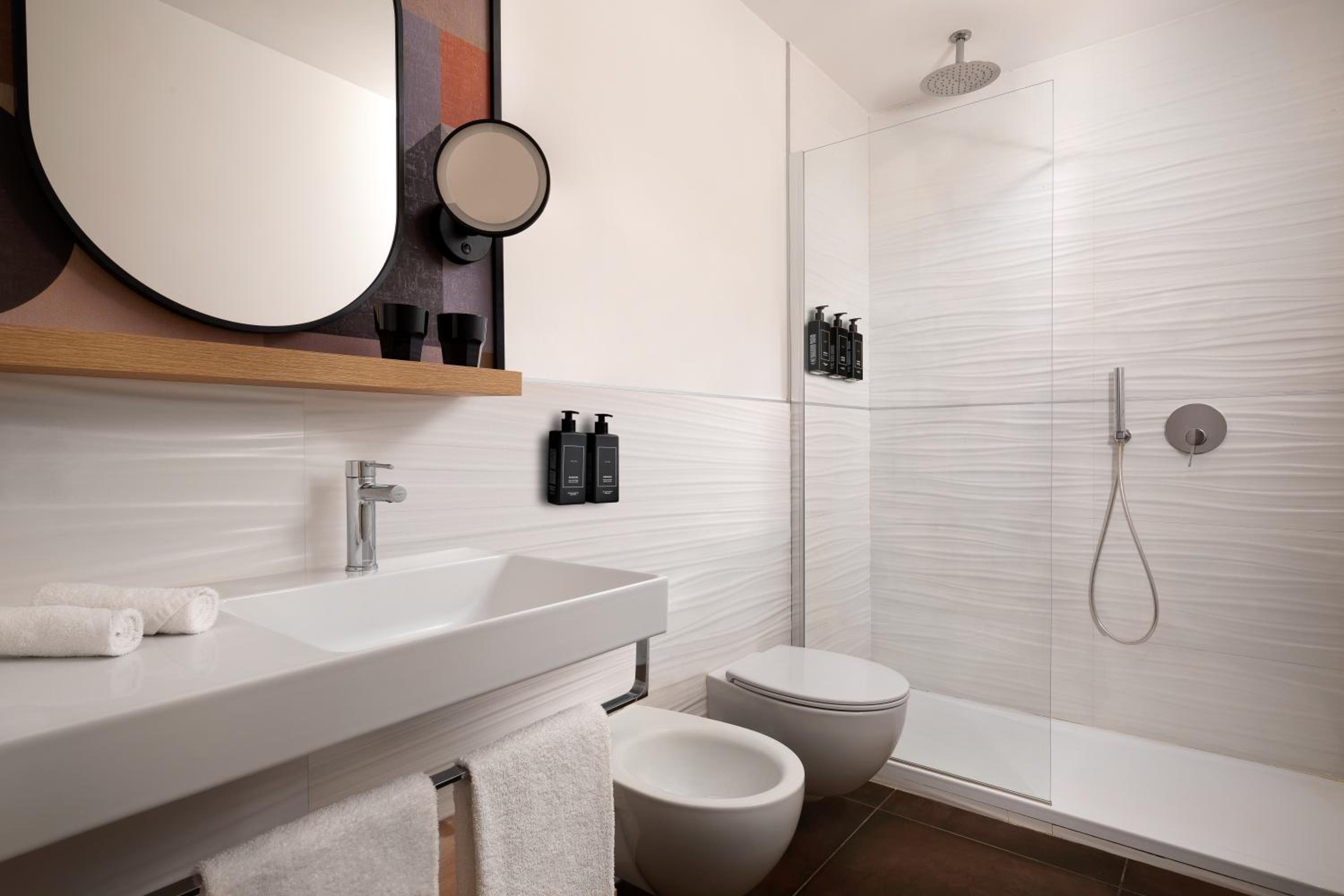 Deluxe Queen Room with Balcony or Terrace