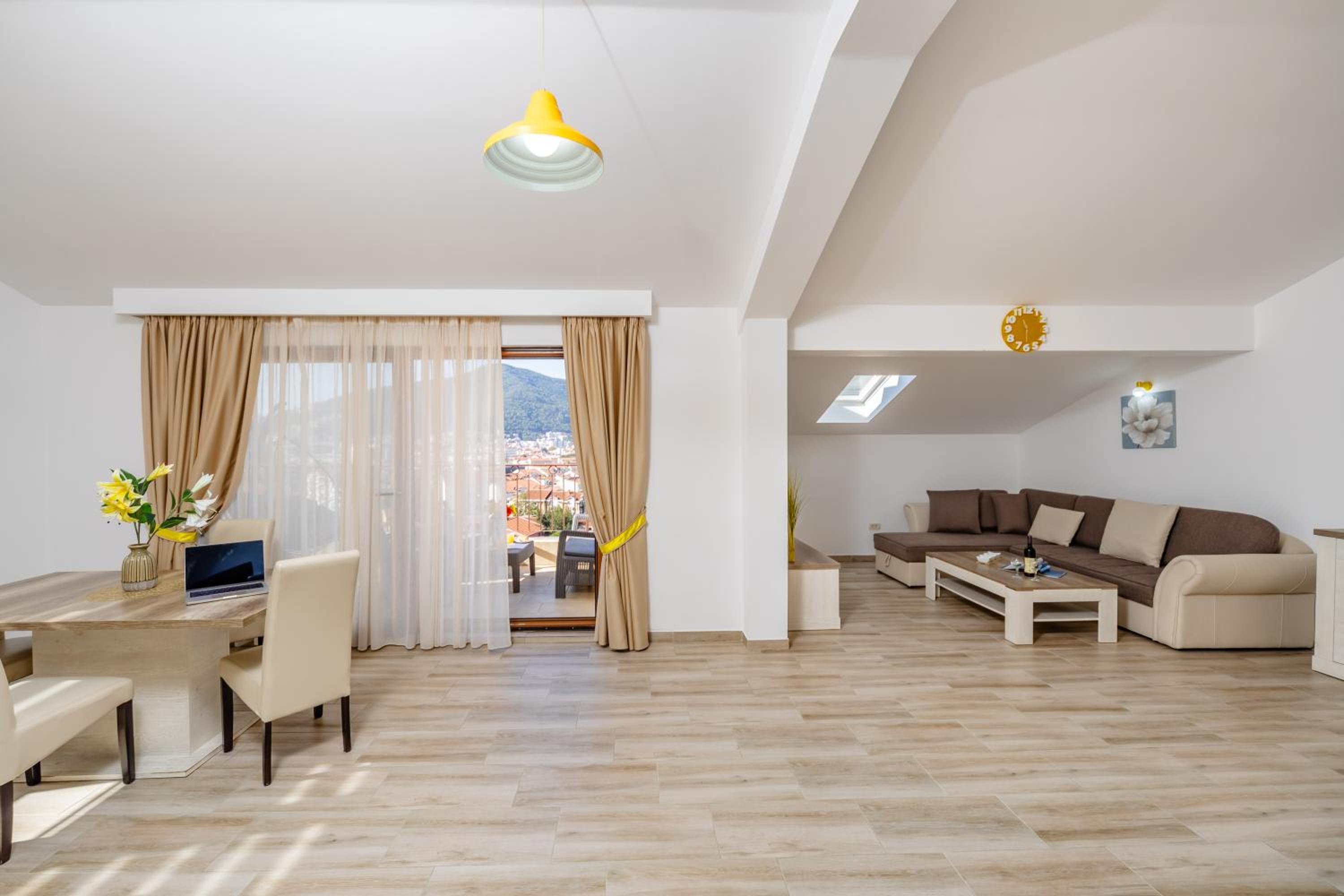 Deluxe Apartment with Sea View - Photo 1