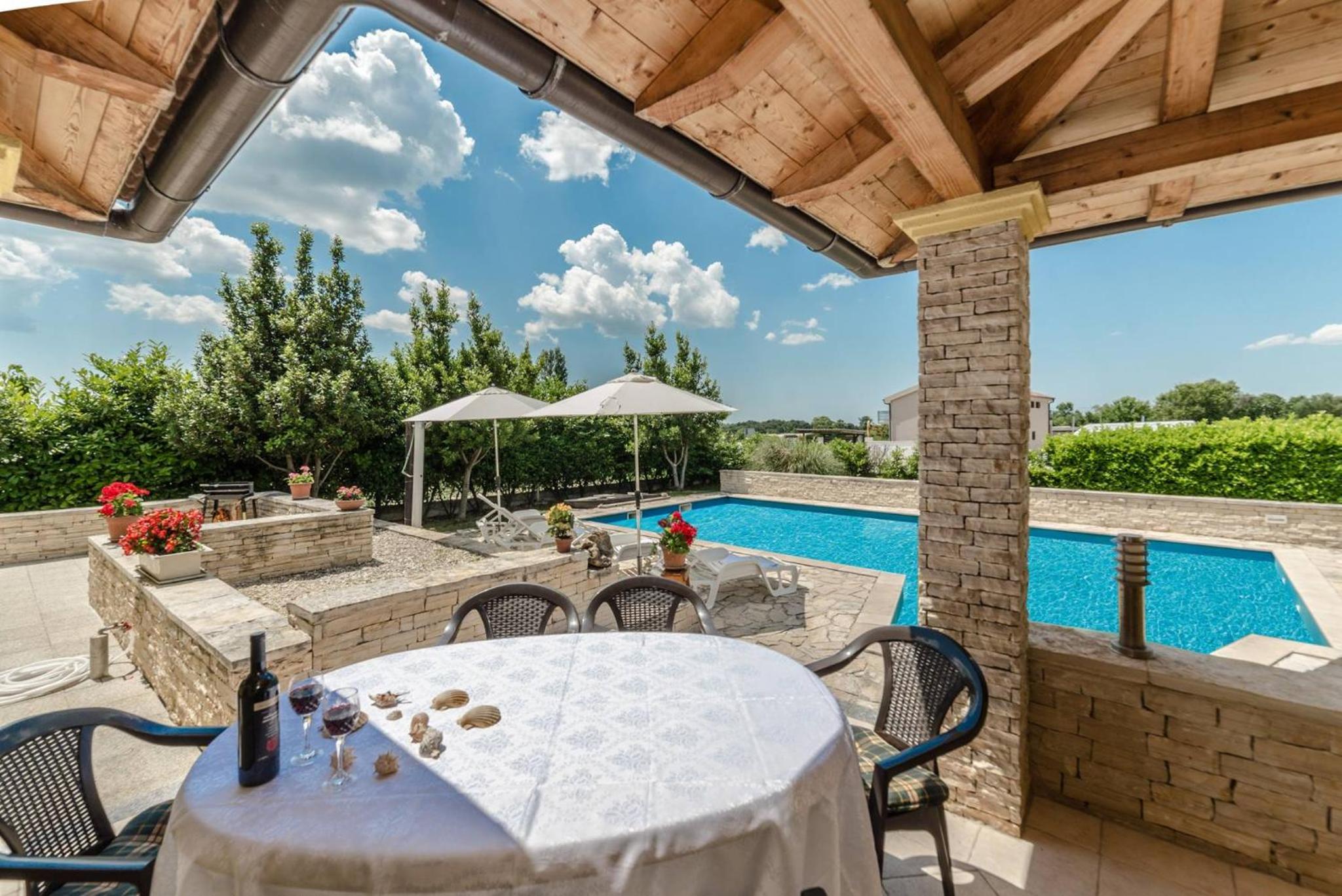 Villa photo 2