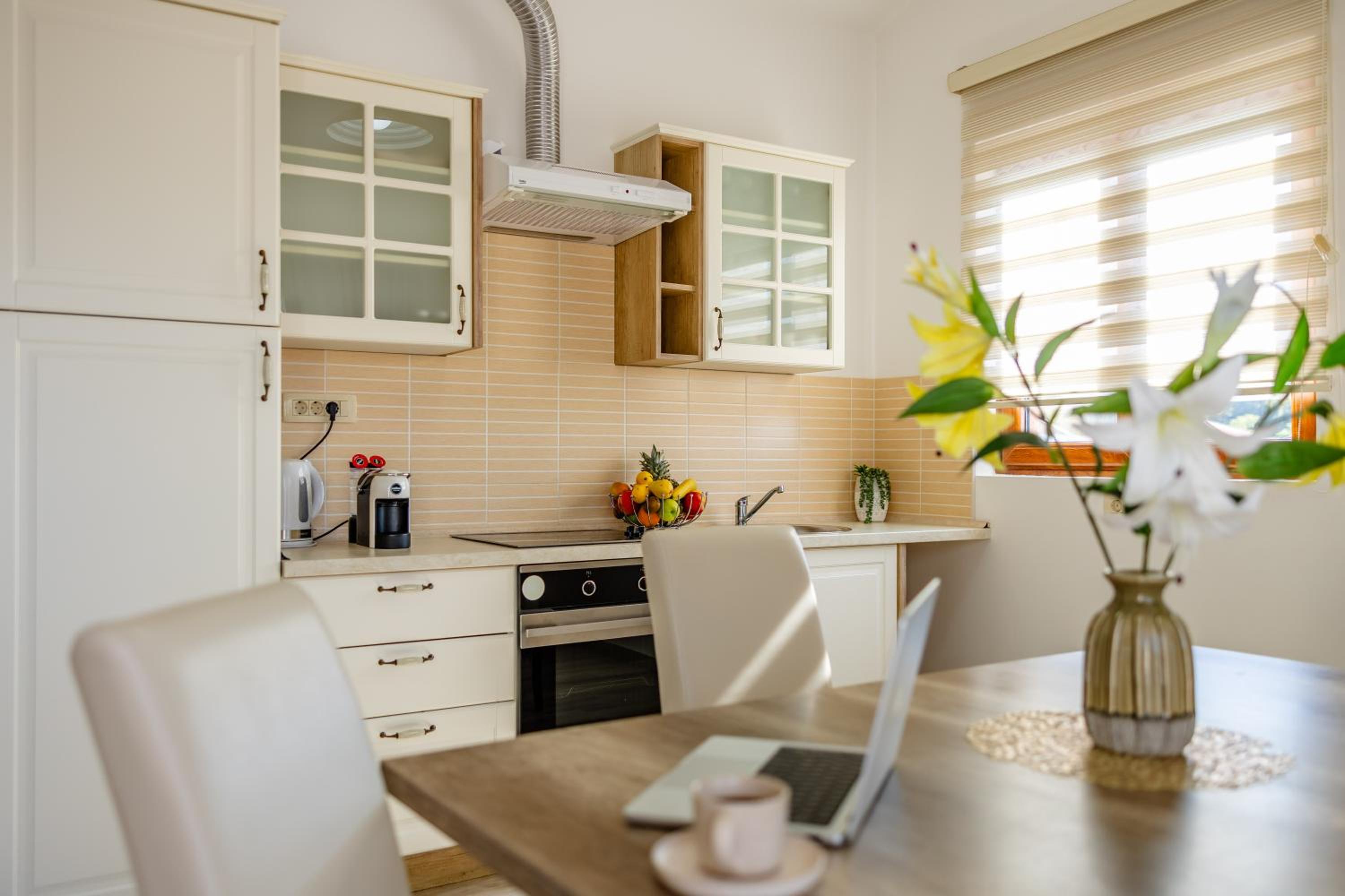 Deluxe Apartment with Sea View - Photo 9