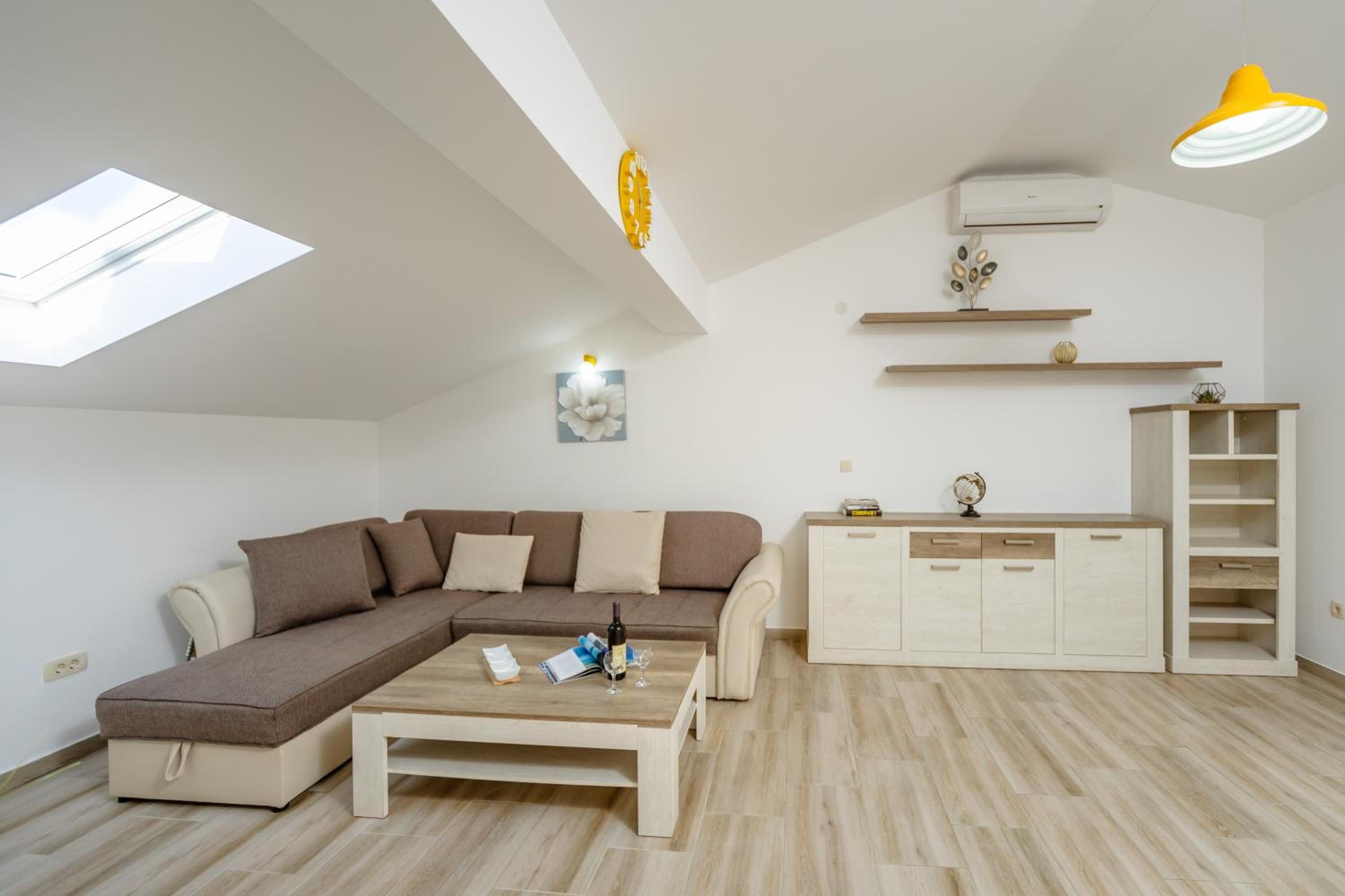Deluxe Apartment with Sea View - Photo 11