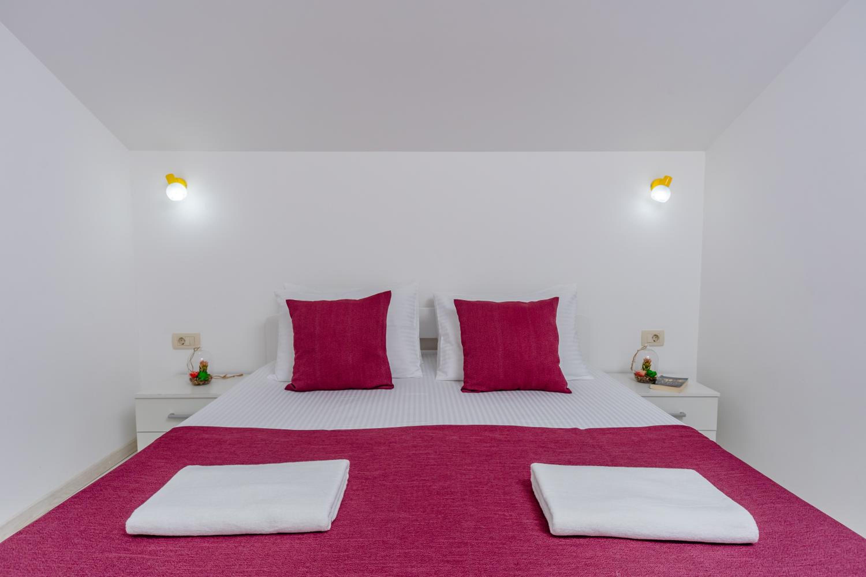 Deluxe Apartment with Sea View - Photo 8