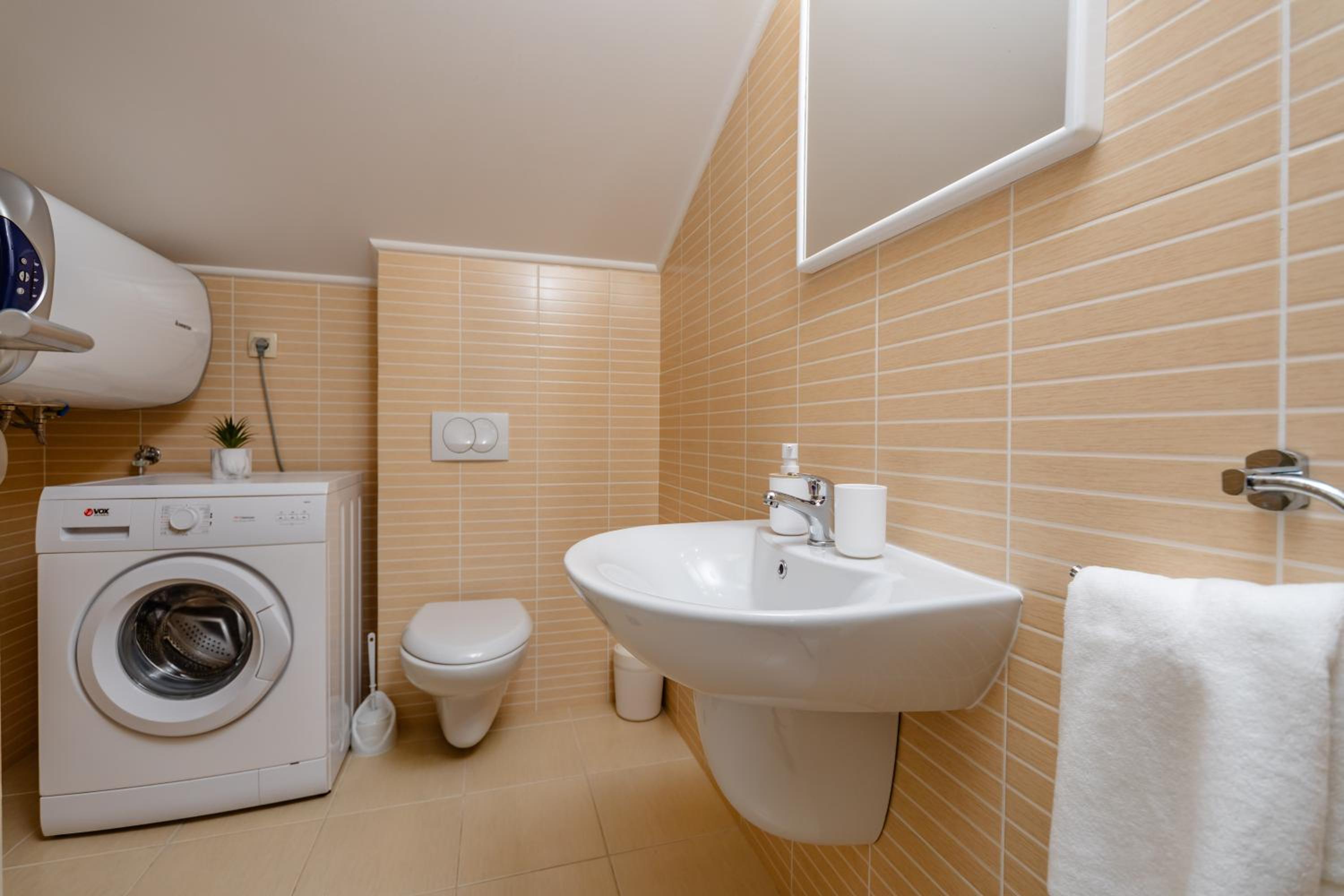 Deluxe Apartment with Sea View - Photo 4