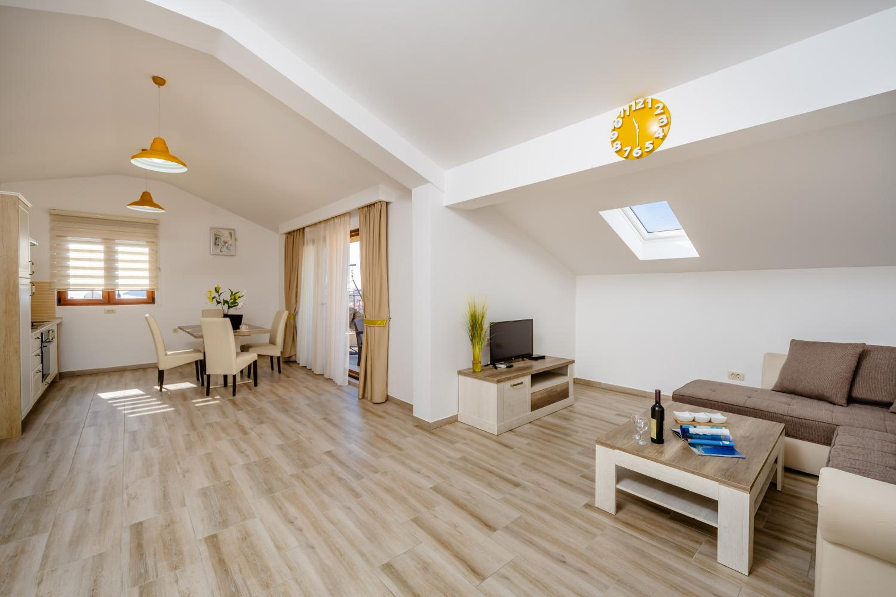 Deluxe Apartment with Sea View - Photo 6
