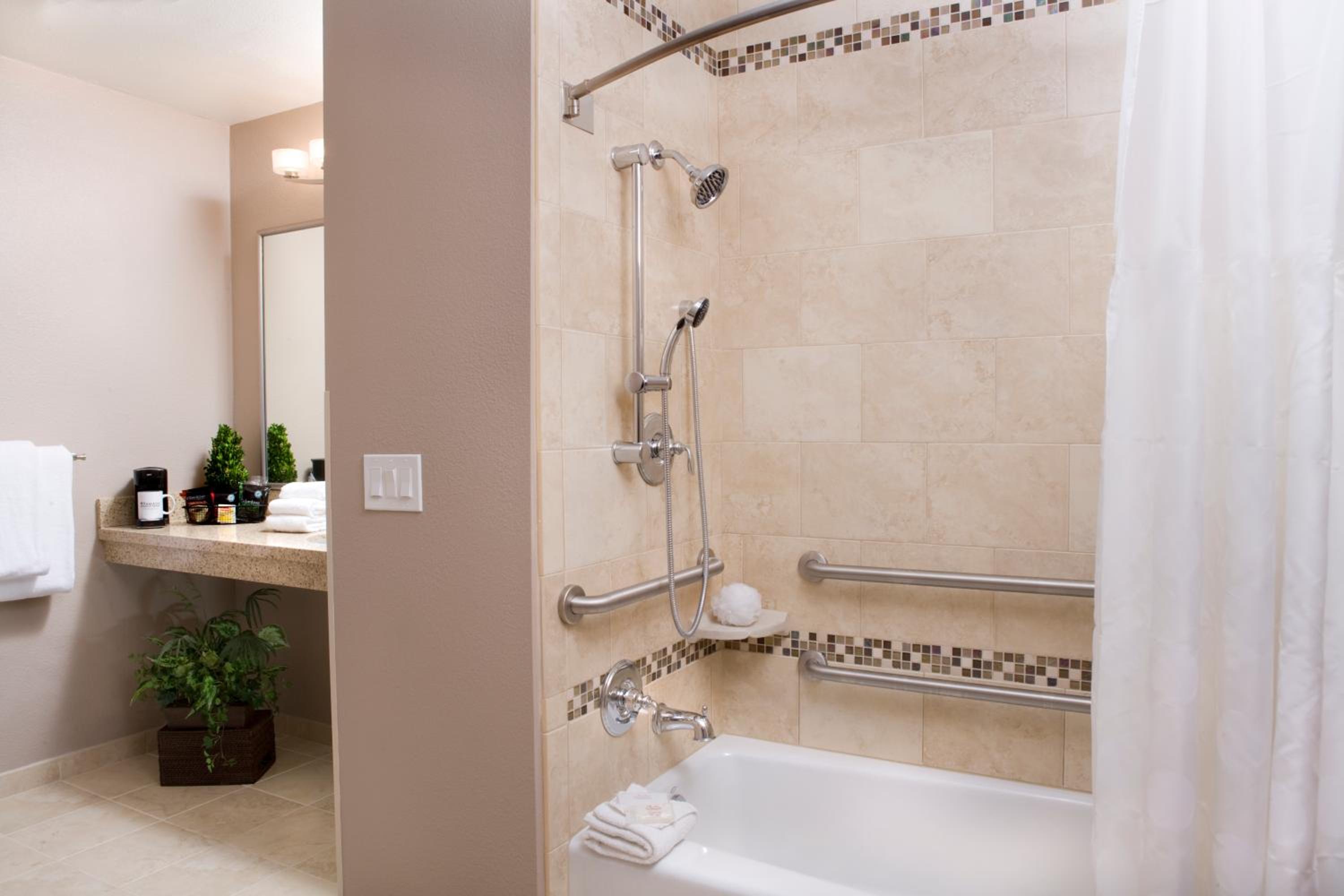 Classic Room - 2 Double Beds - Accessible - Photo 4