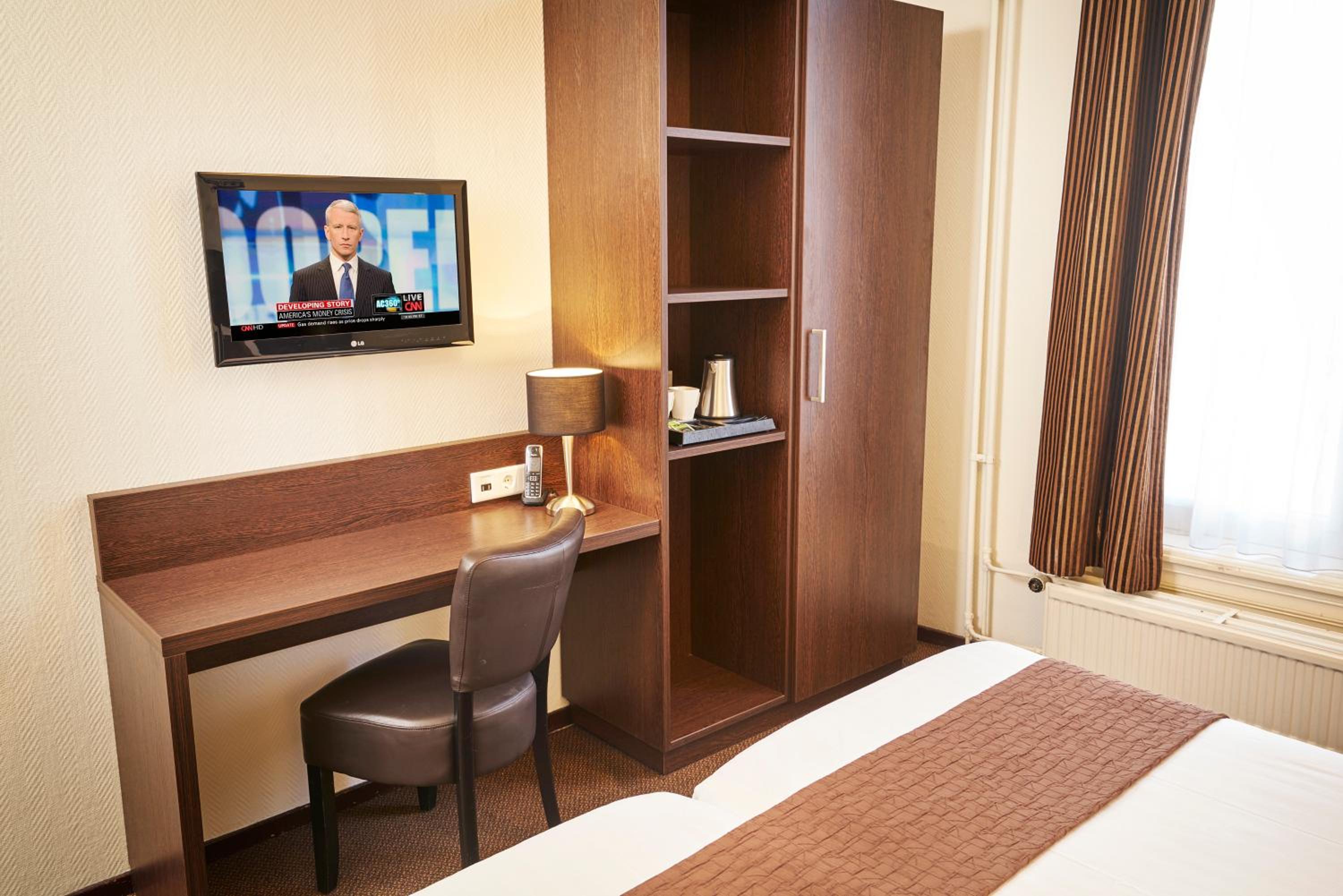 Cozy Double Room - Canal View photo 3