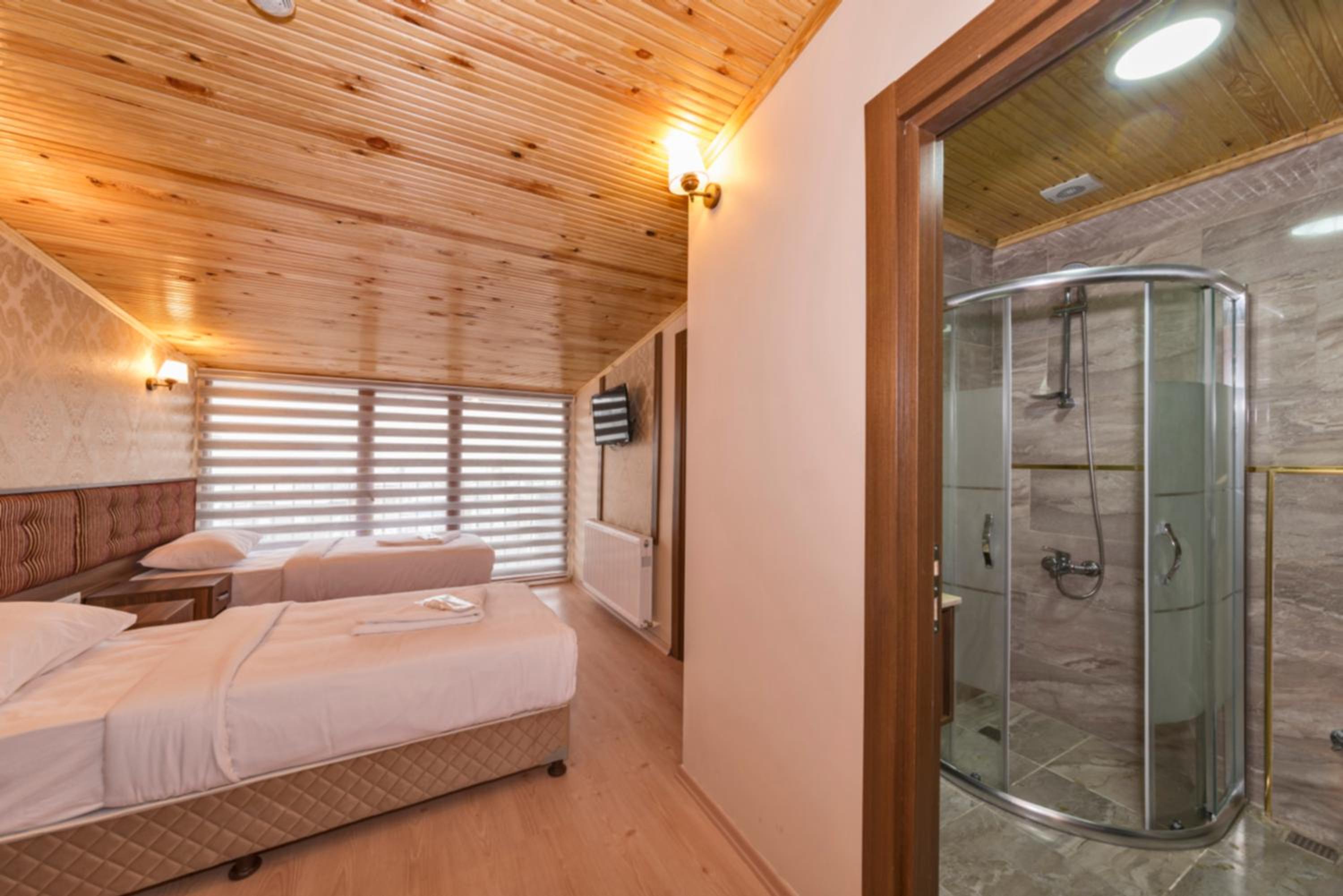 Deluxe Triple Room with Sea View photo 3