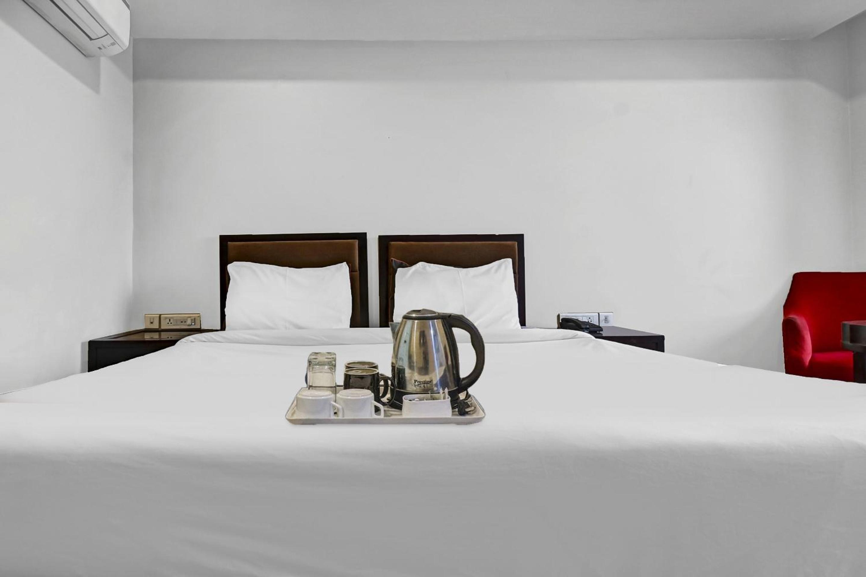 Classic Triple Room - Photo 12