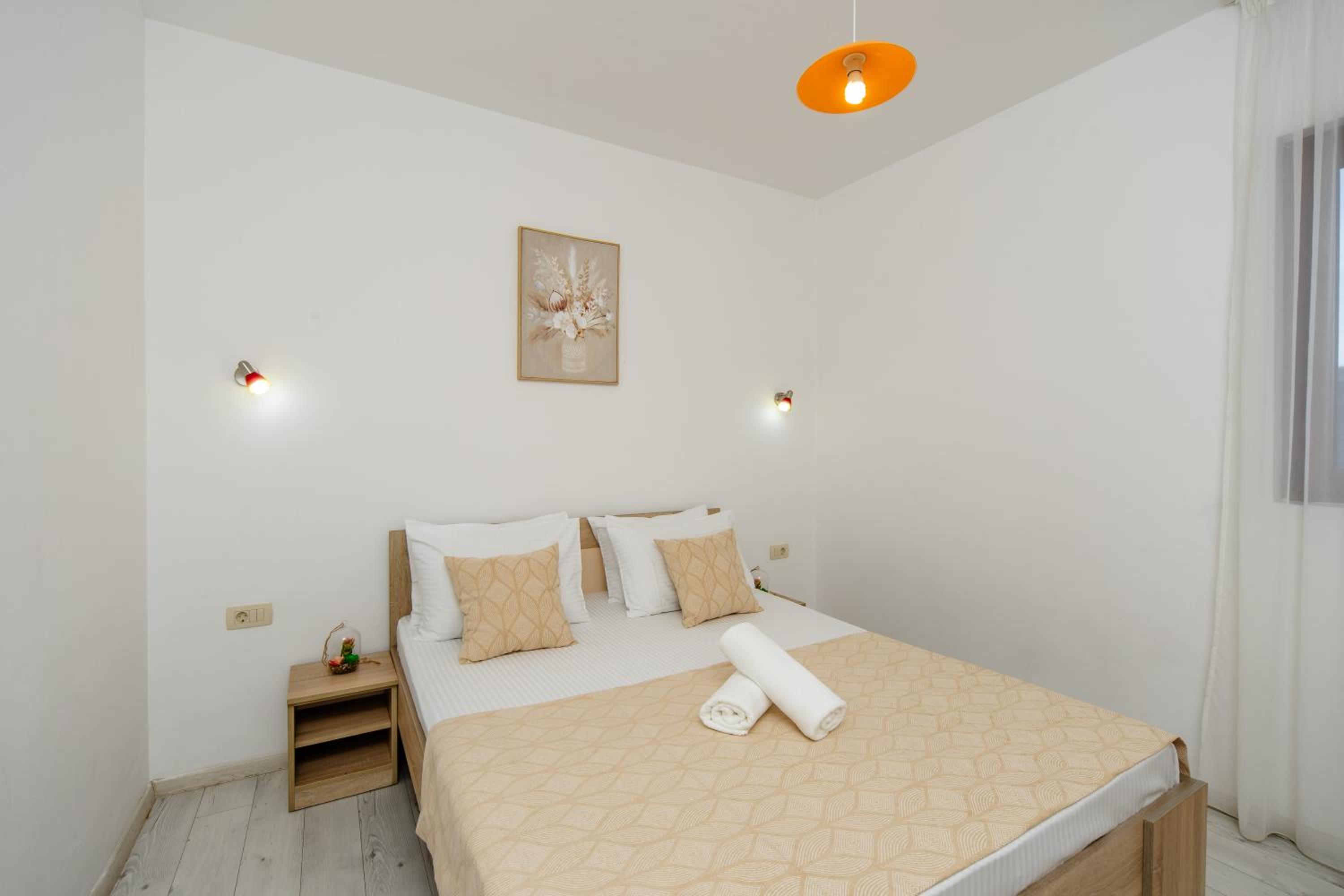 One-Bedroom Apartment with Balcony and Sea View - Photo 6