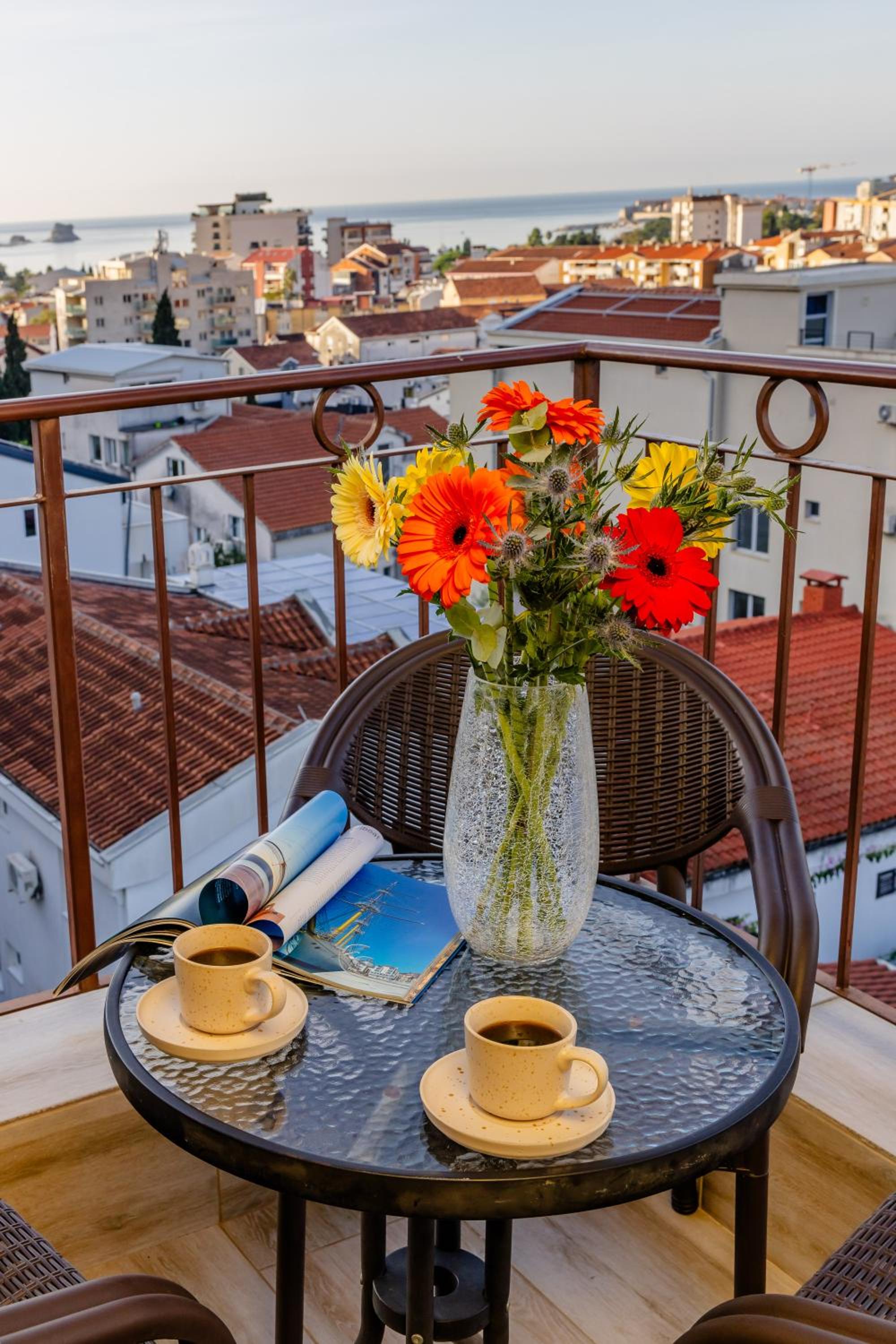 One-Bedroom Apartment with Balcony and Sea View - Photo 4