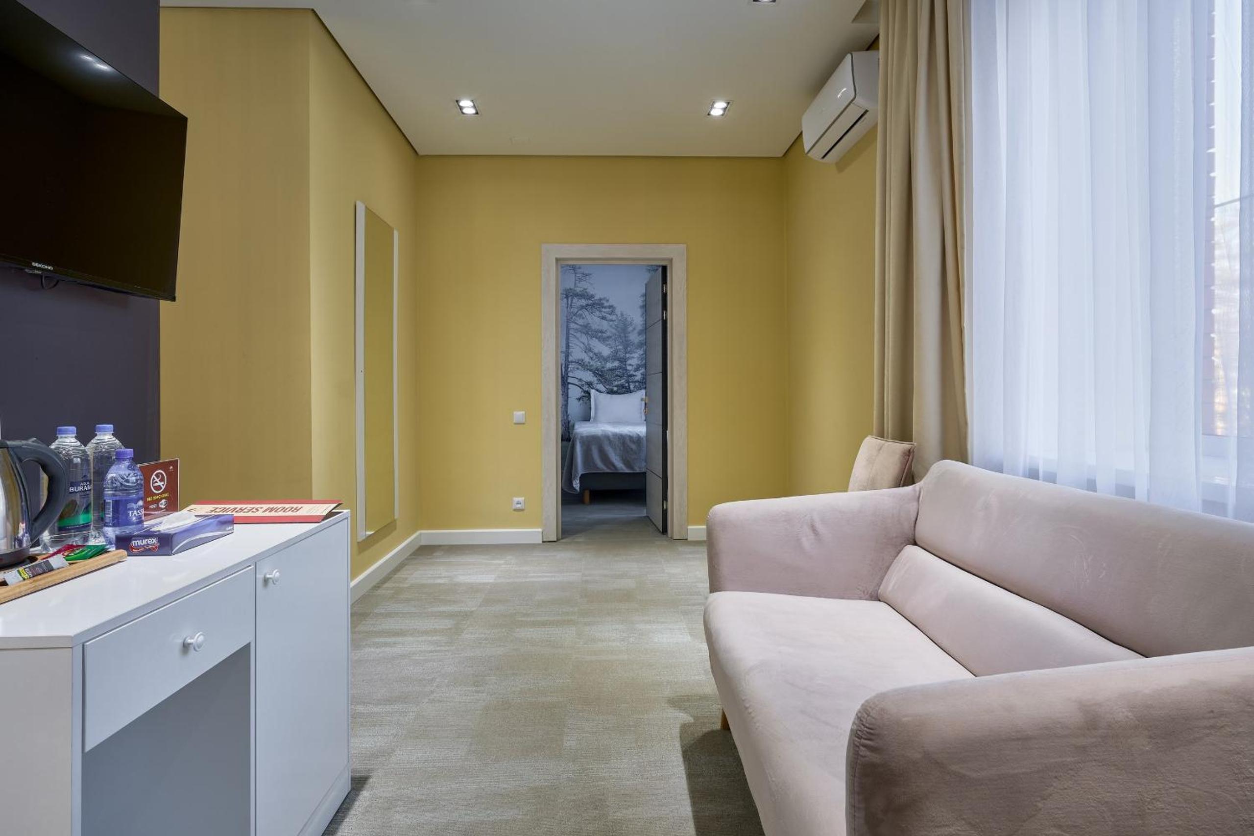 Family Room with Balcony photo 2