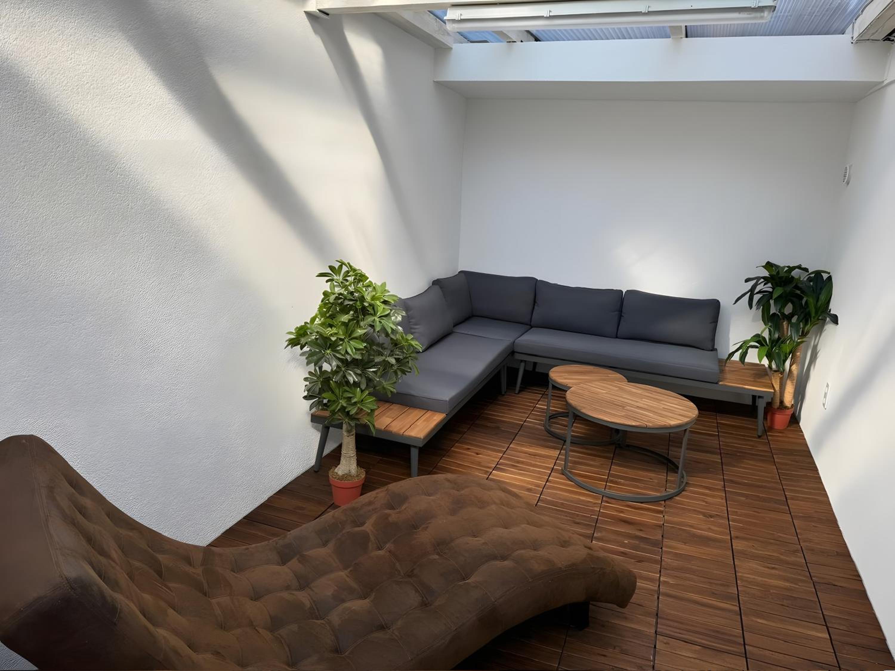One-Bedroom Apartment with Garden photo 2