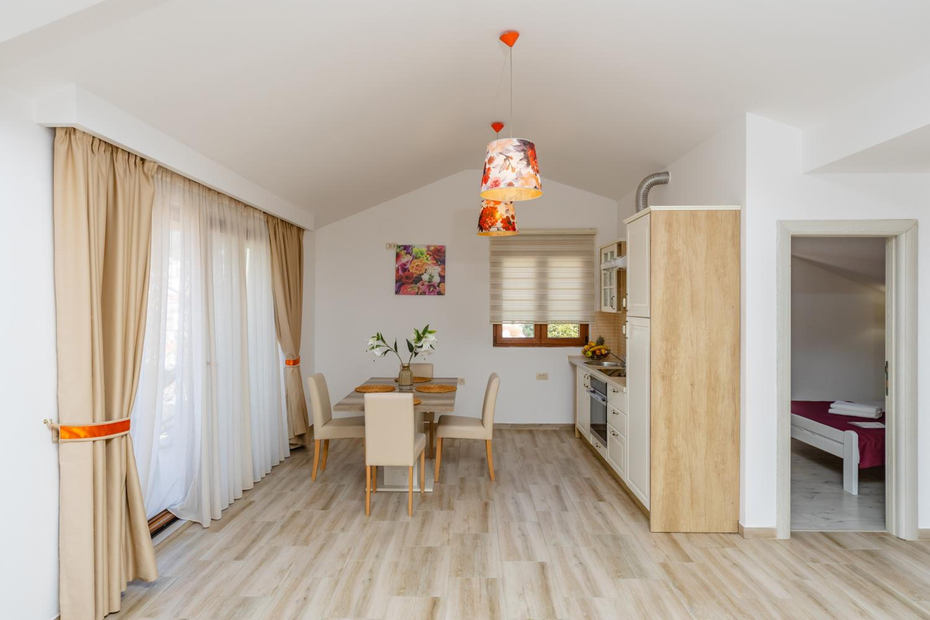 Deluxe Apartment with Side Sea View - Photo 5
