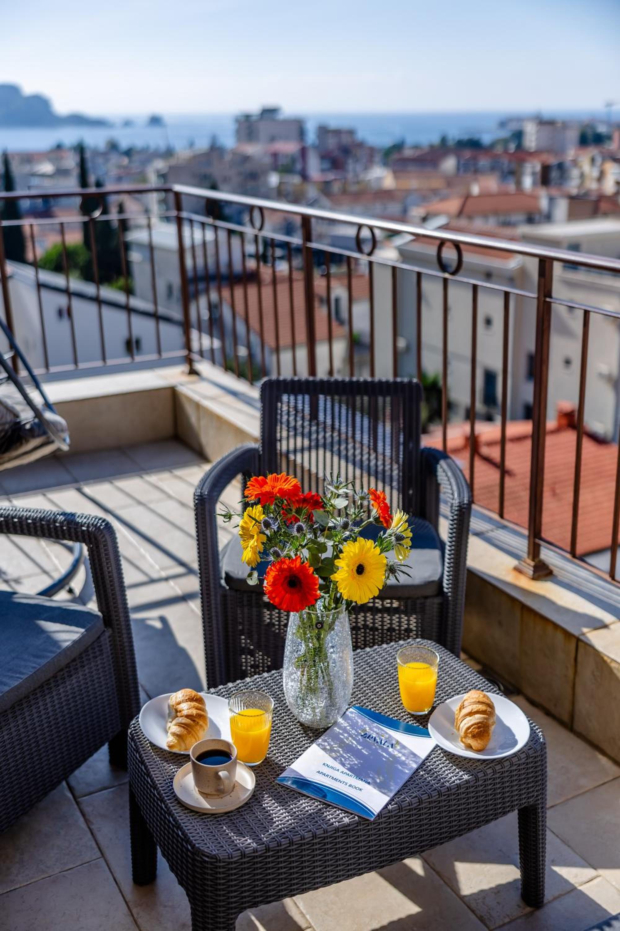 Deluxe Apartment with Side Sea View - Photo 6