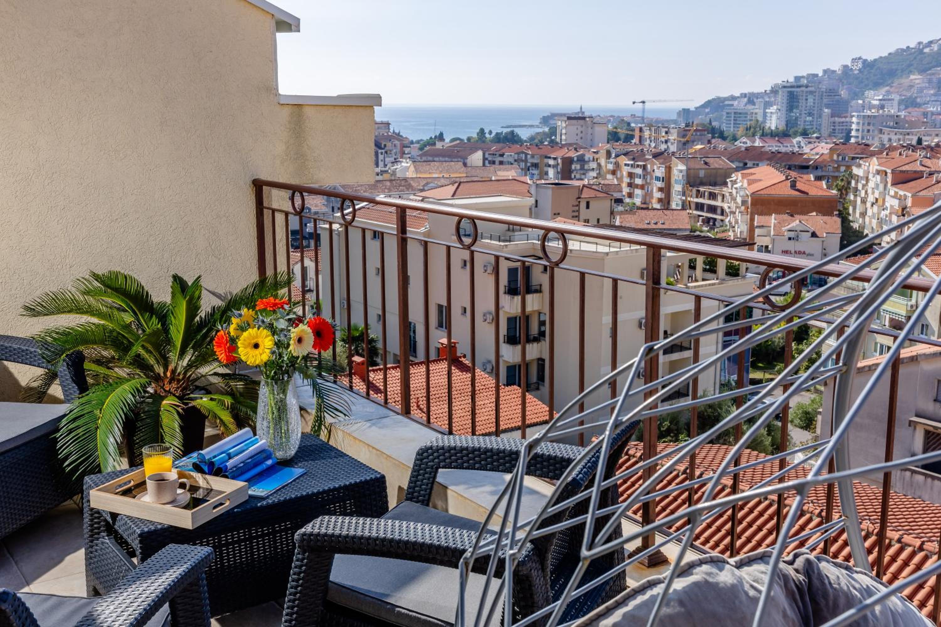 Deluxe Apartment with Side Sea View - Photo 8