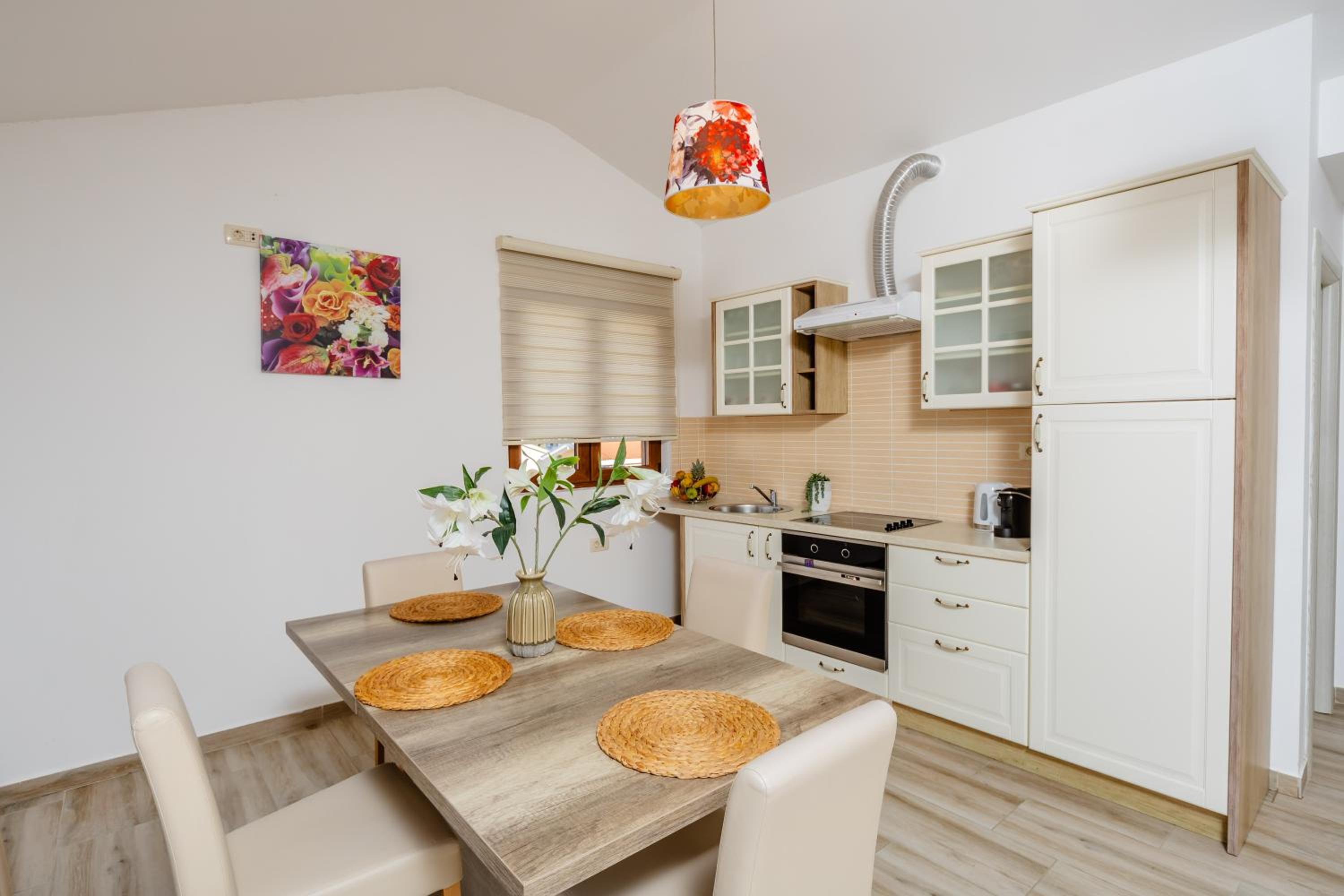 Deluxe Apartment with Side Sea View - Photo 10