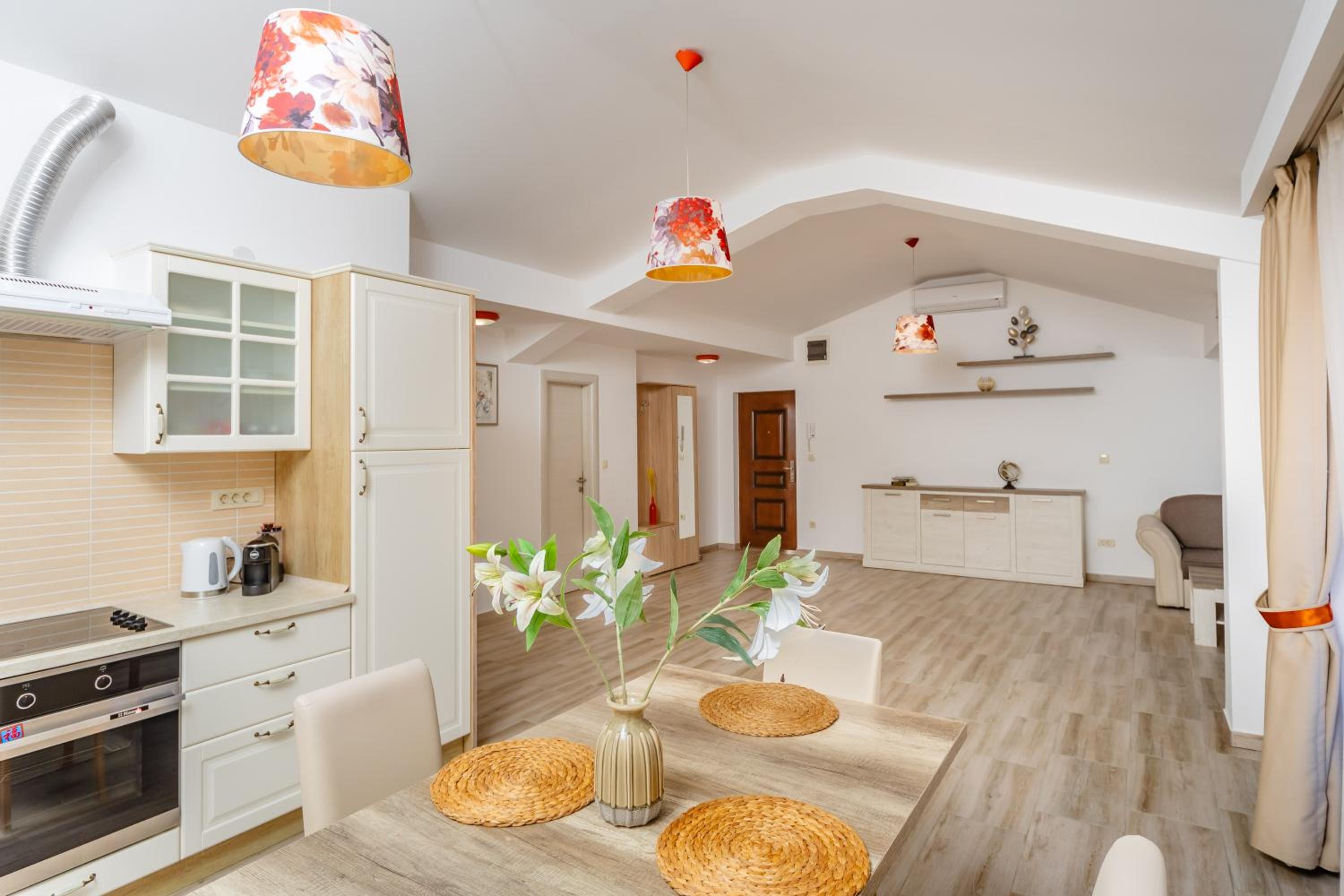 Deluxe Apartment with Side Sea View - Photo 9