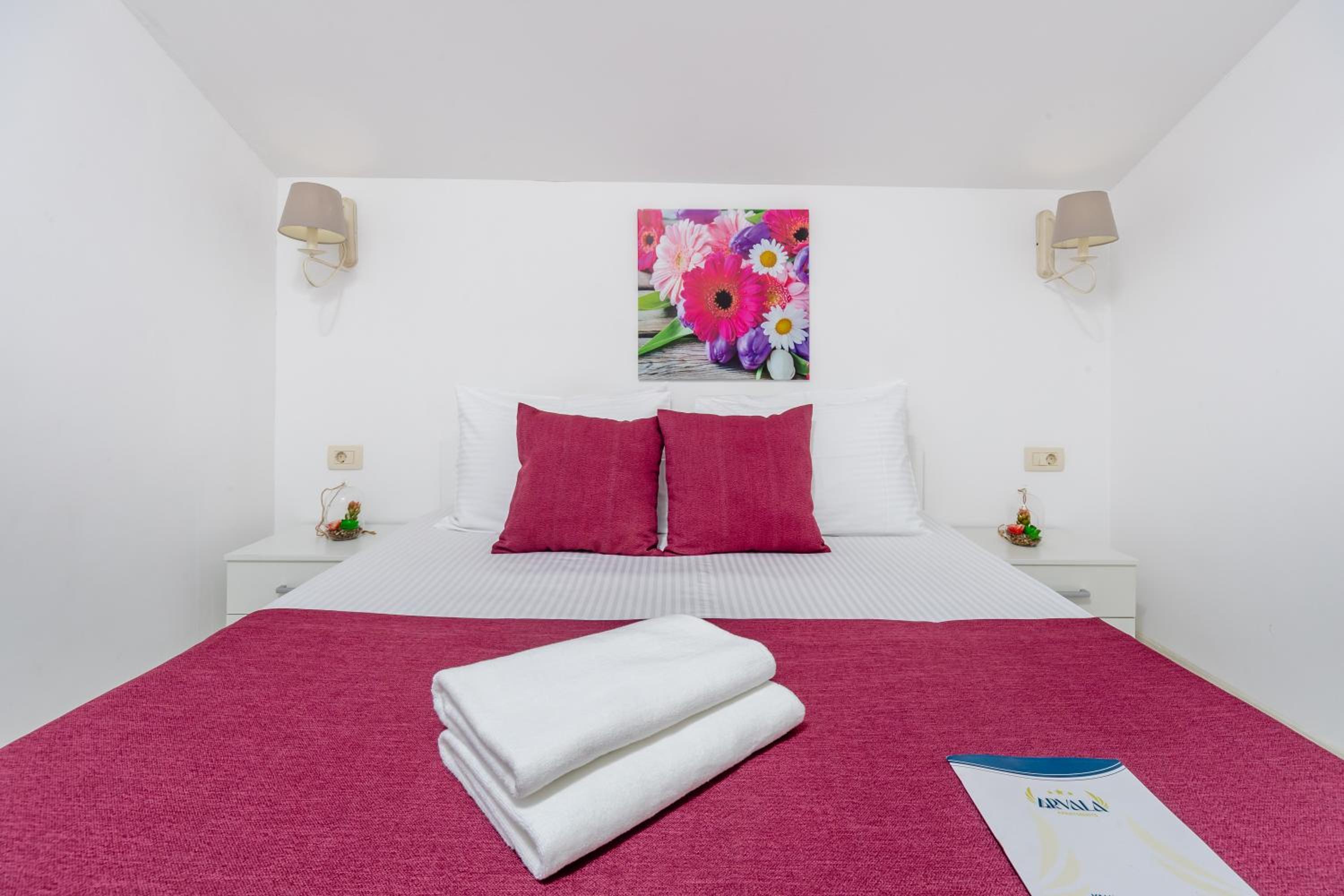 Deluxe Apartment with Side Sea View - Photo 12