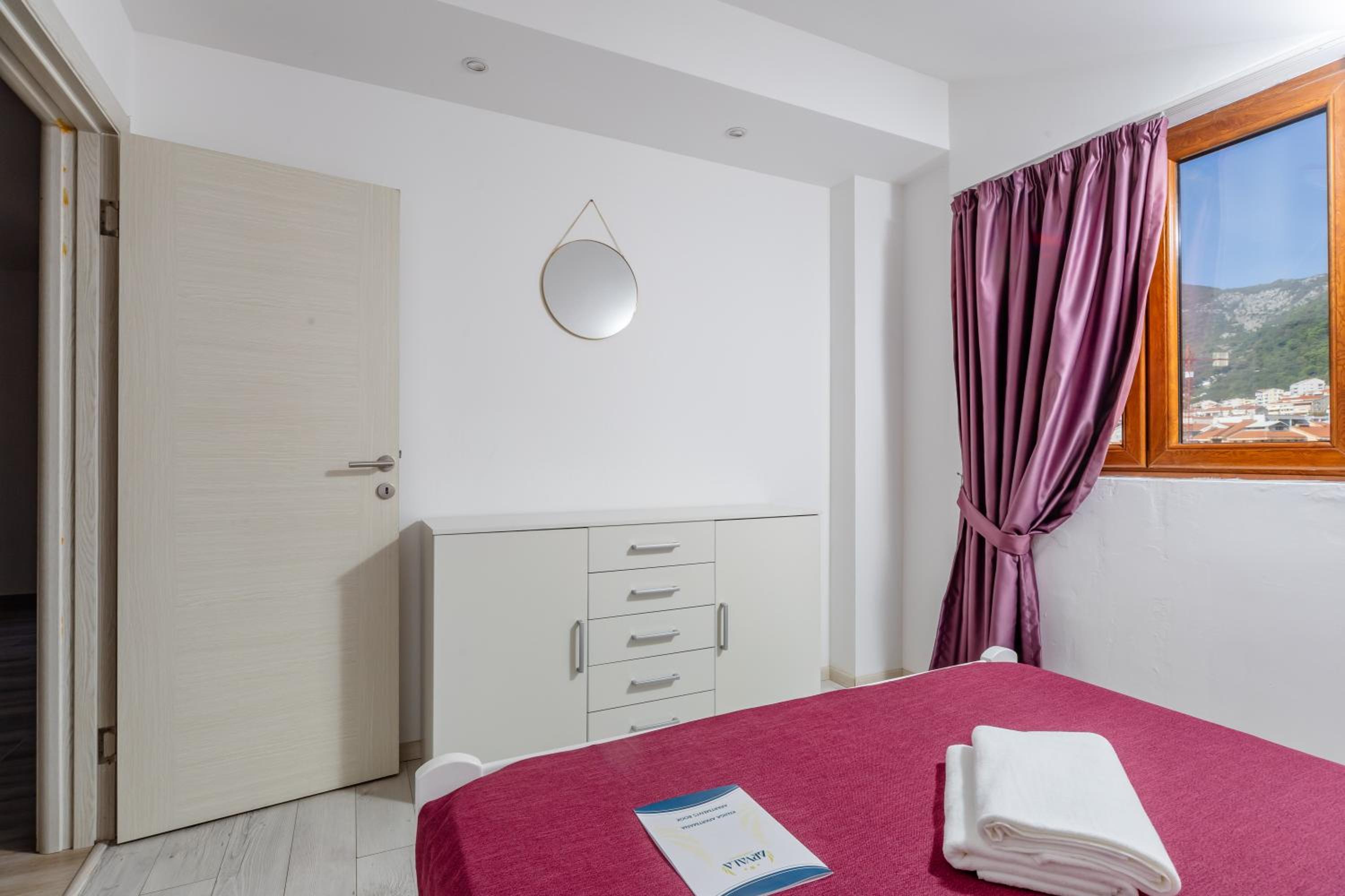 Deluxe Apartment with Side Sea View - Photo 13