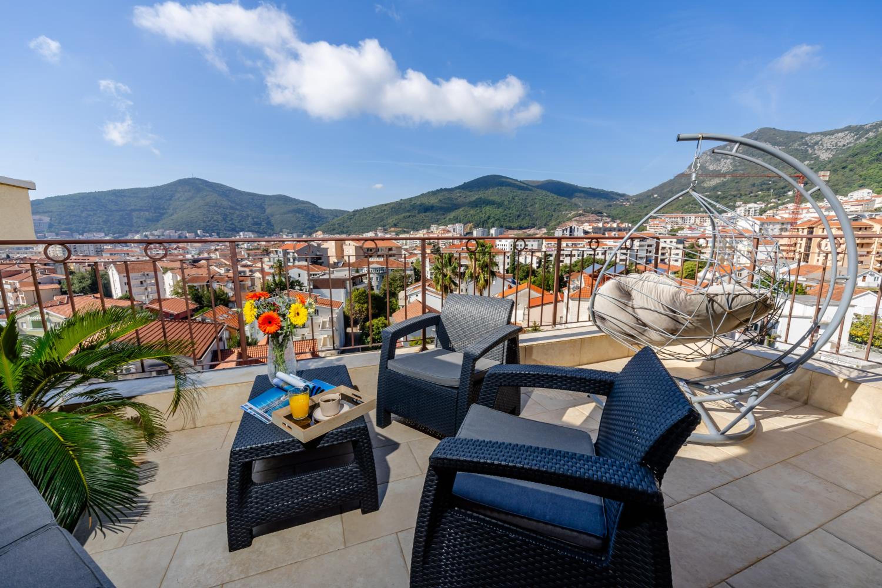 Deluxe Apartment with Side Sea View - Photo 11