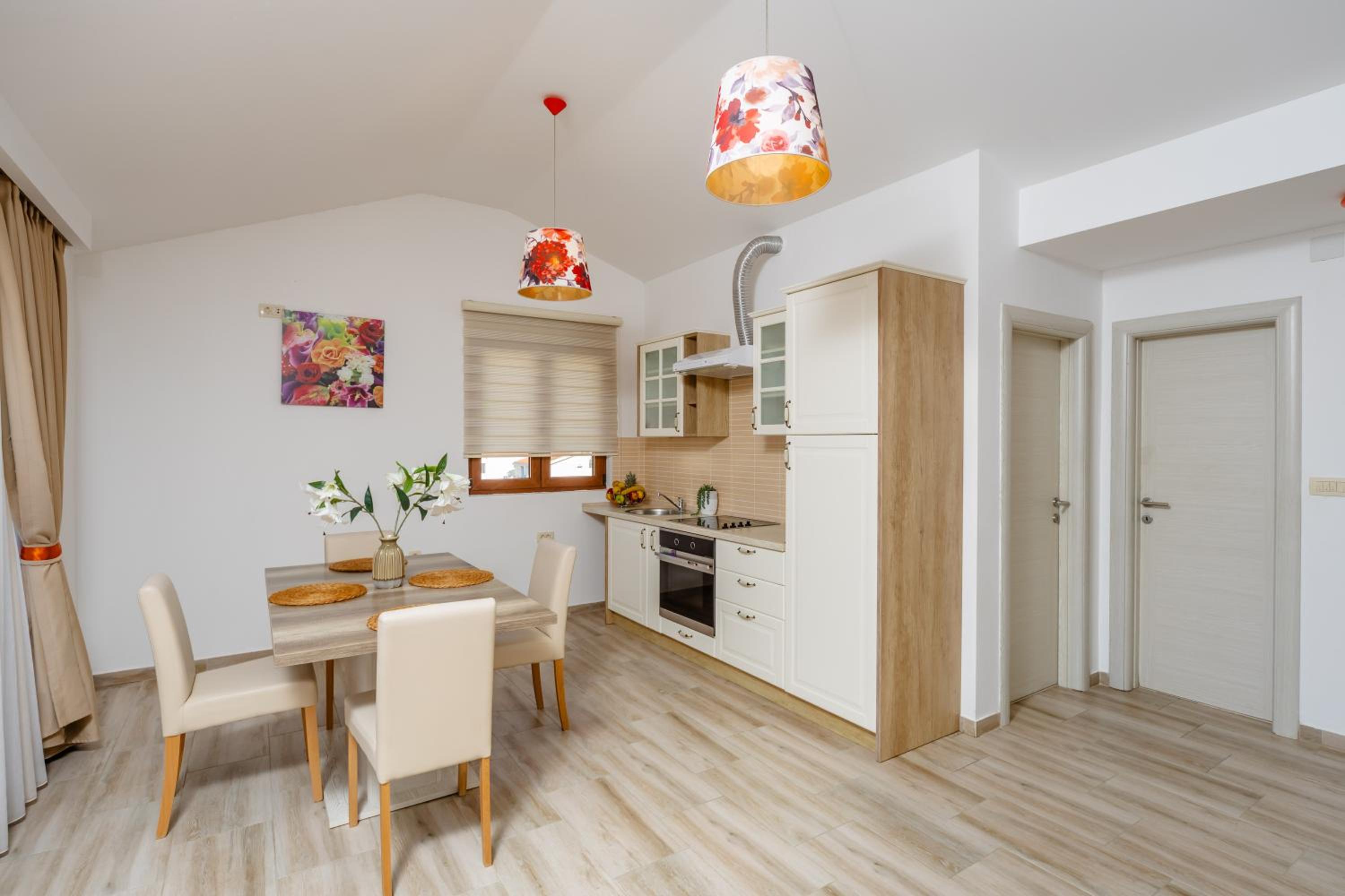 Deluxe Apartment with Side Sea View - Photo 19
