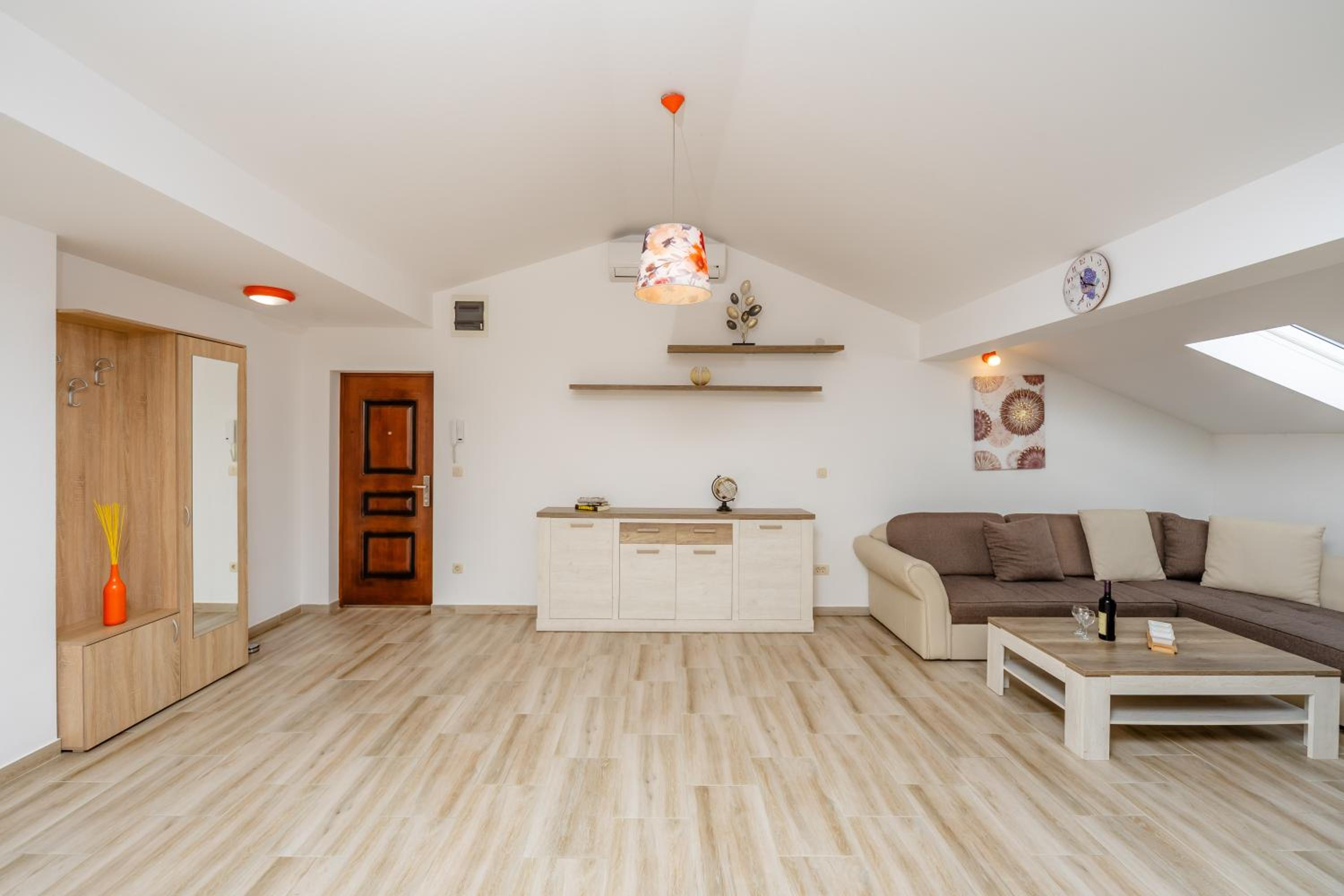 Deluxe Apartment with Side Sea View - Photo 17