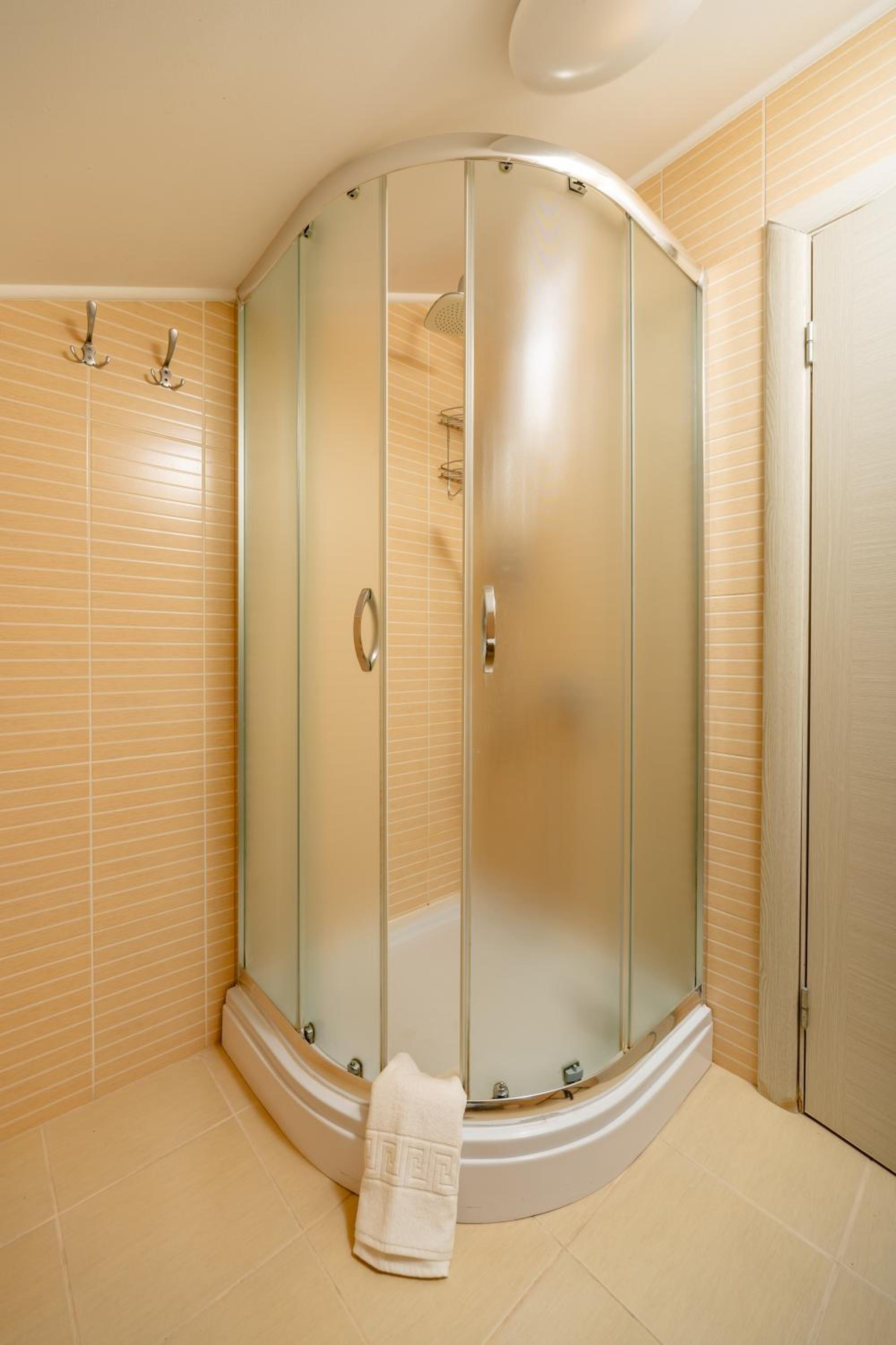Deluxe Apartment with Side Sea View - Photo 18