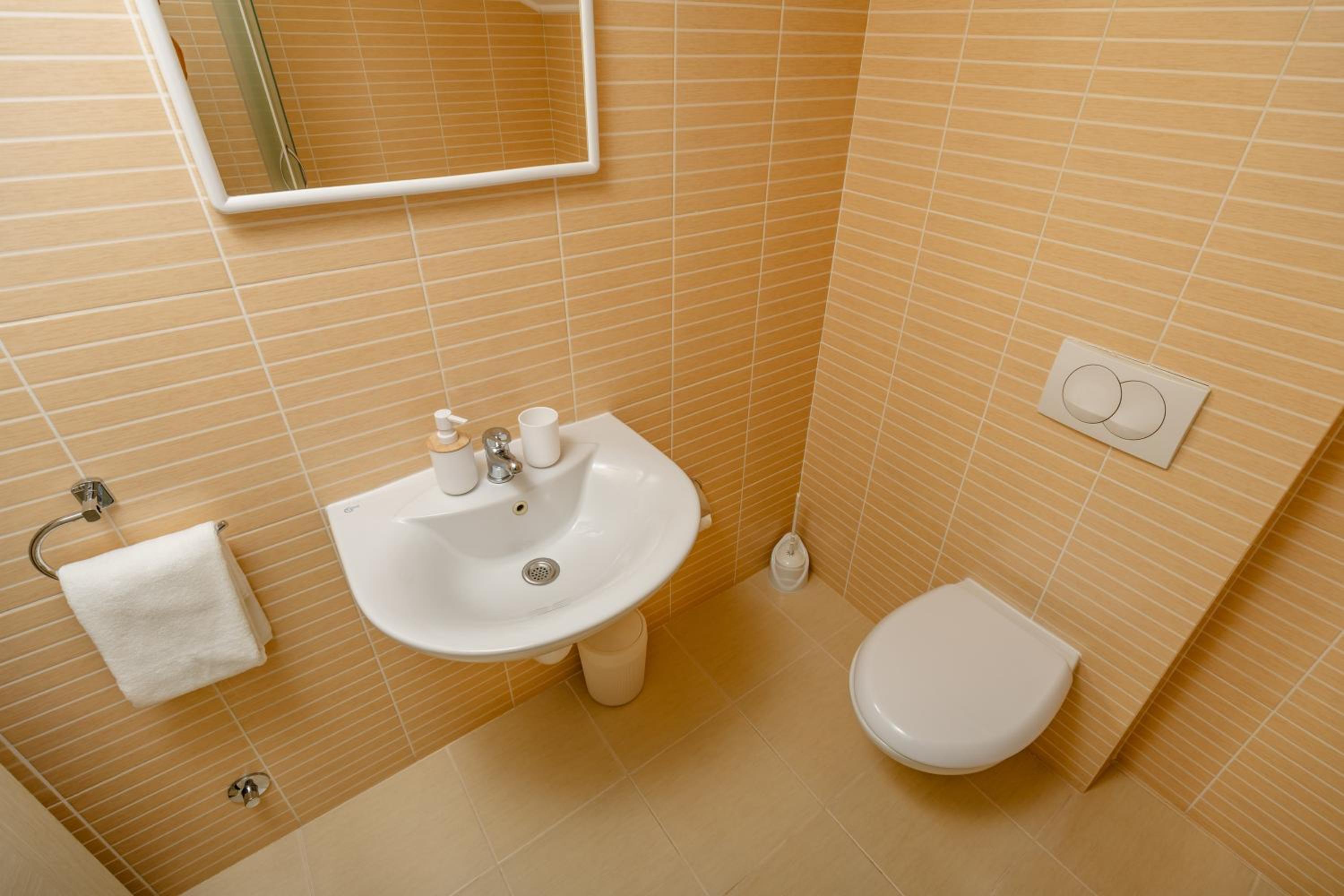 Deluxe Apartment with Side Sea View - Photo 15